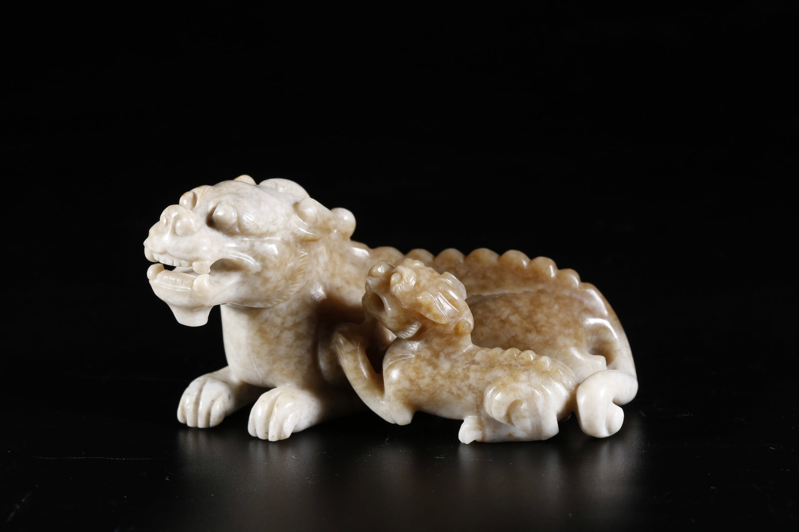 A ARCHAIC JADE CARVING BIG LION AND YOUNG LION ORNAMENT: Archaic Jade Carving Big Lion and Young Lion Ornament