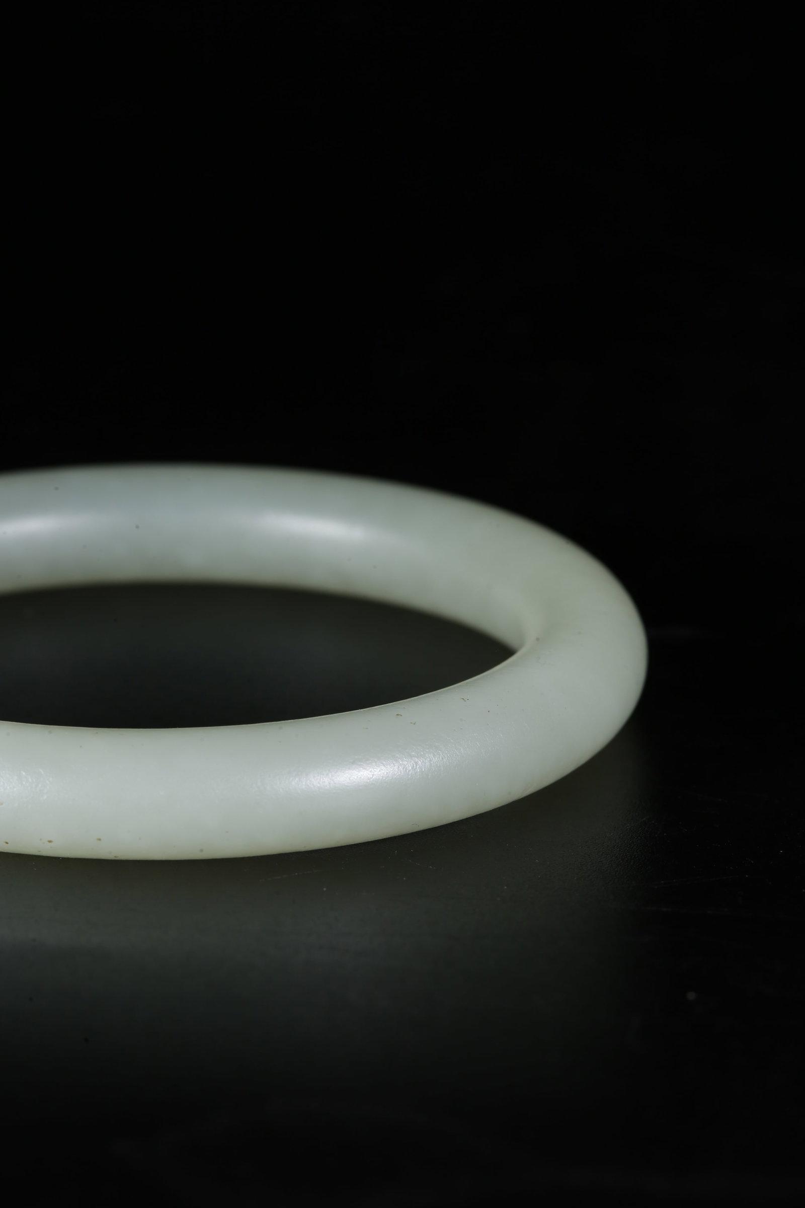 A NEPHRITE BANGLE - 7