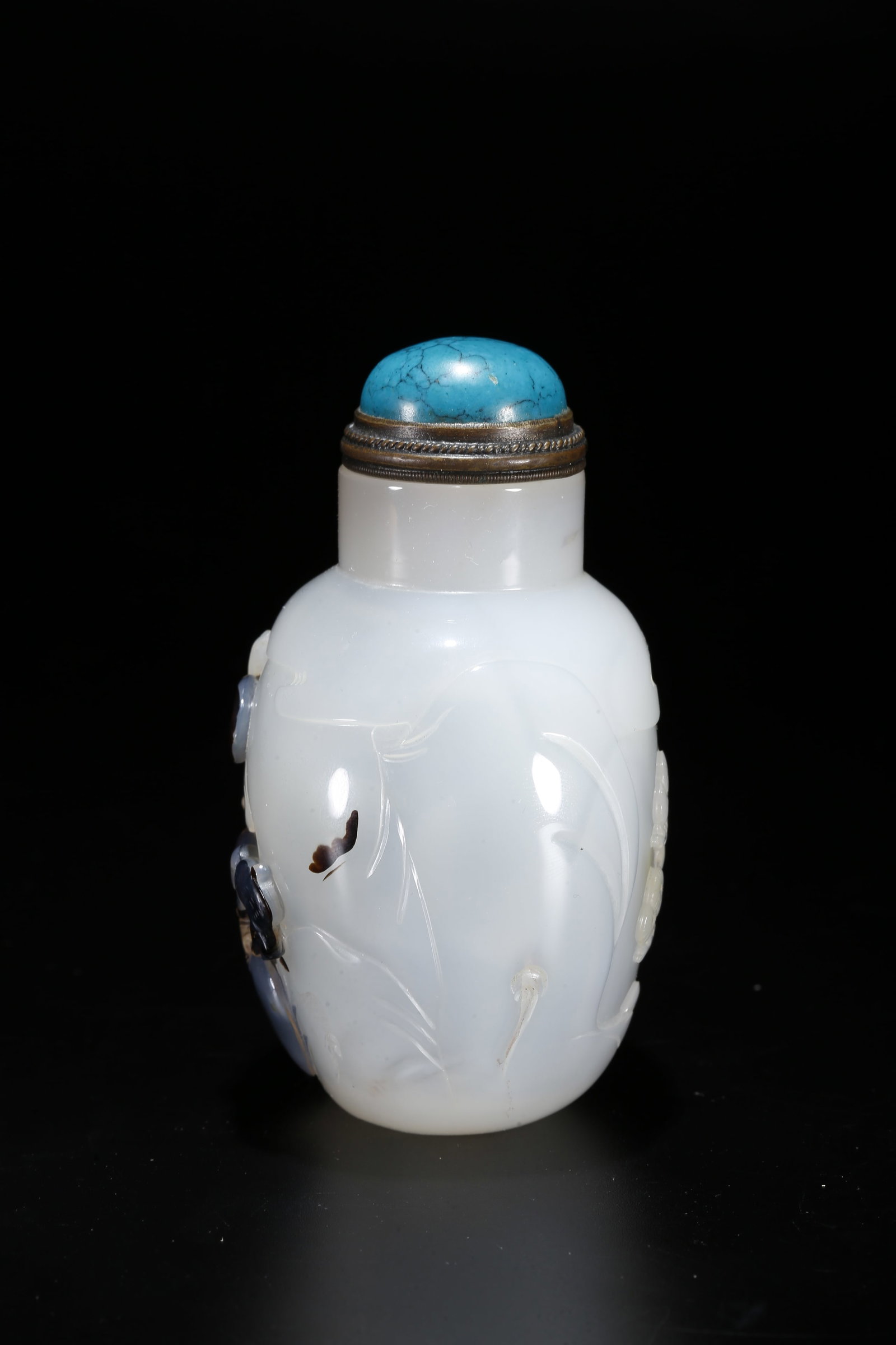 A AGATE SNUFF BOTTLE CARVED WITH MONKEY PATTERN - 2