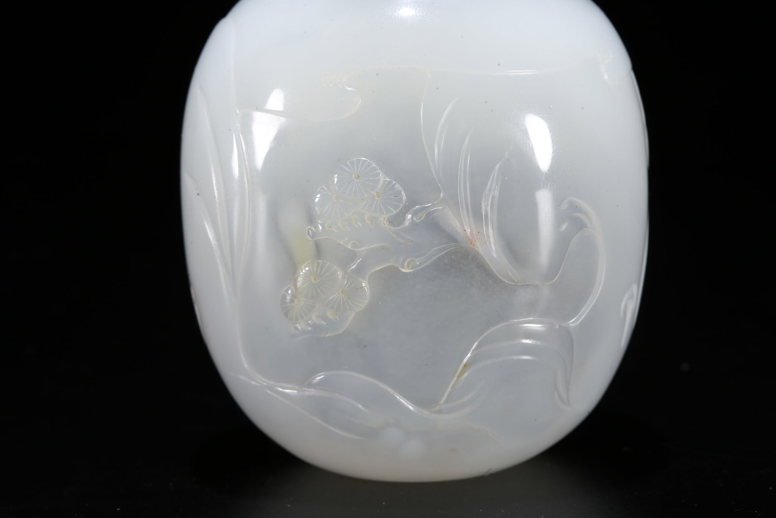 A AGATE SNUFF BOTTLE CARVED WITH MONKEY PATTERN - 4