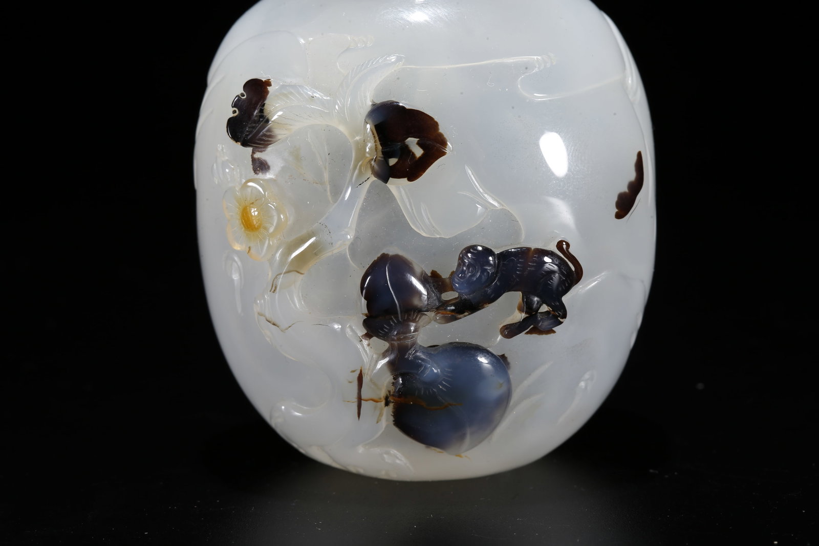 A AGATE SNUFF BOTTLE CARVED WITH MONKEY PATTERN - 7