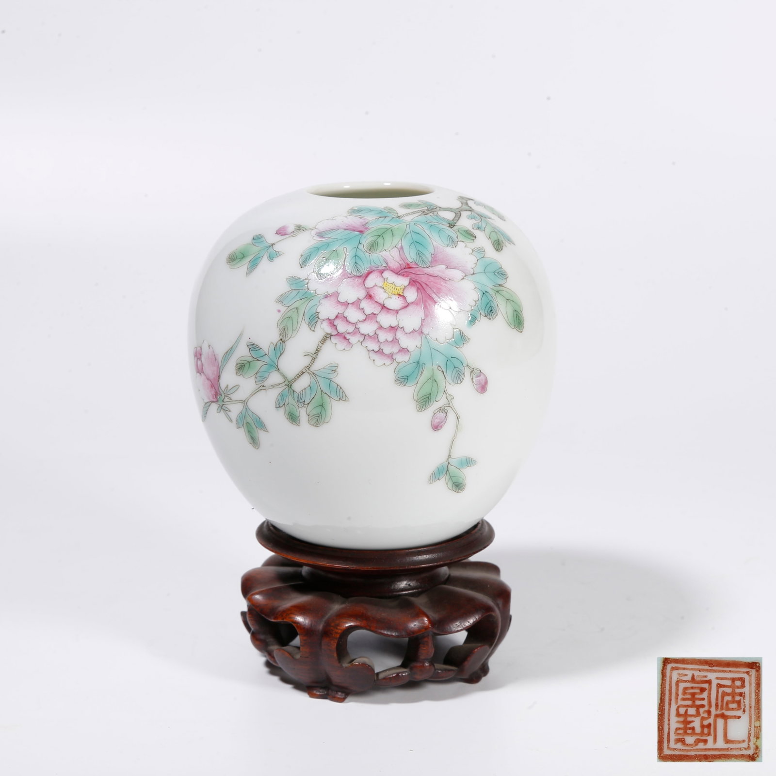 A FAMILLE ROSE FLOWER PATTERN WATER VESSEL WITH STAND: Famille Rose Flower Pattern Water Vessel with Stand