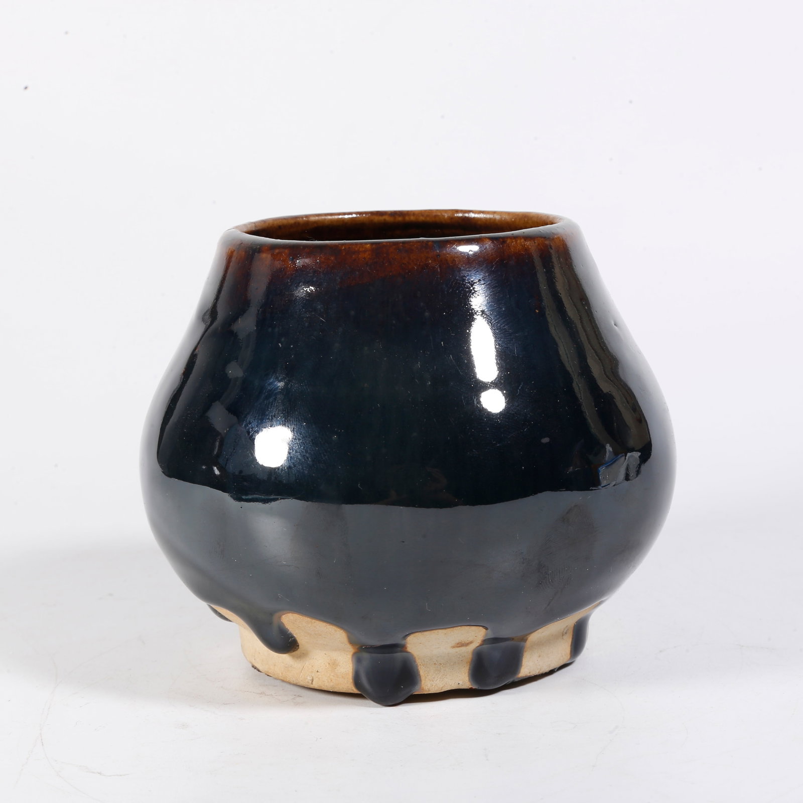 A BLACK GLAZE JAR (1 of 9)