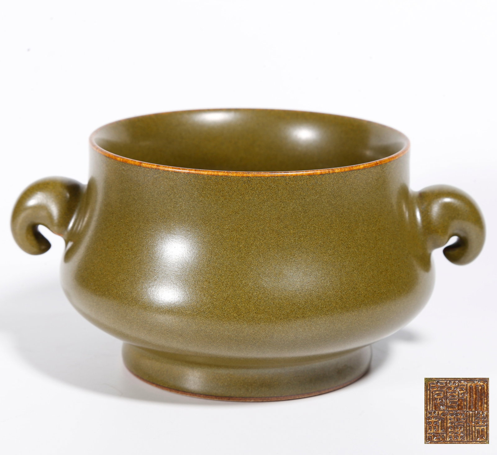 A TEA-DUST GLAZE DOUBLE-EARED CENSER: Tea-dust Glaze Double-eared Censer