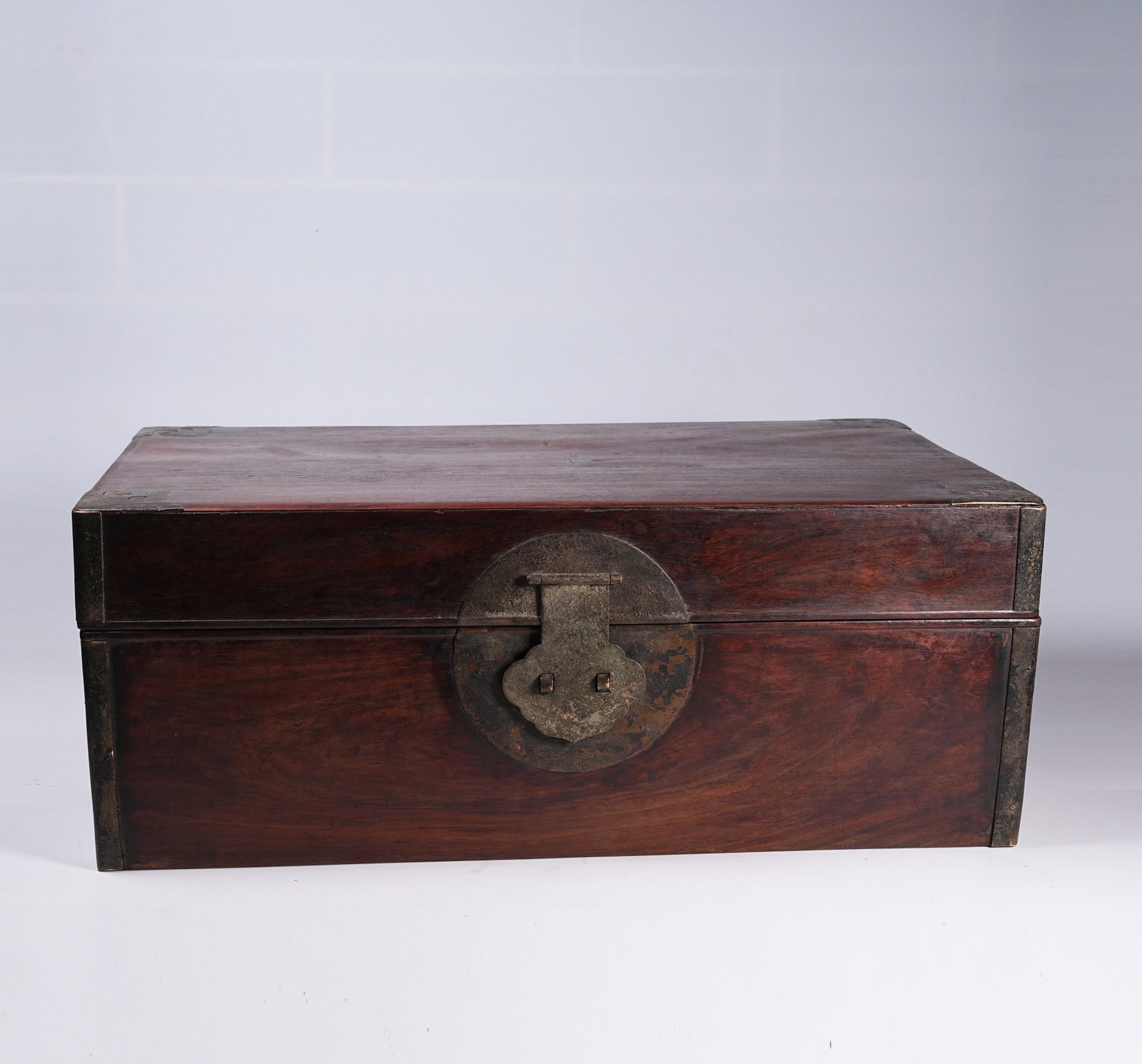 A HUANGHUALI WOOD LIDDED BOX (1 of 9)