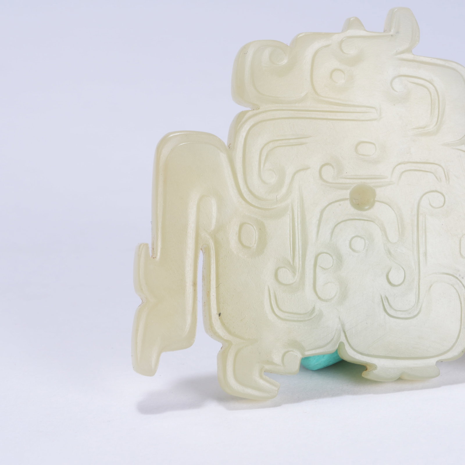 A HETIAN JADE CLOUD SCROLL PATTERN PENDANT - 2