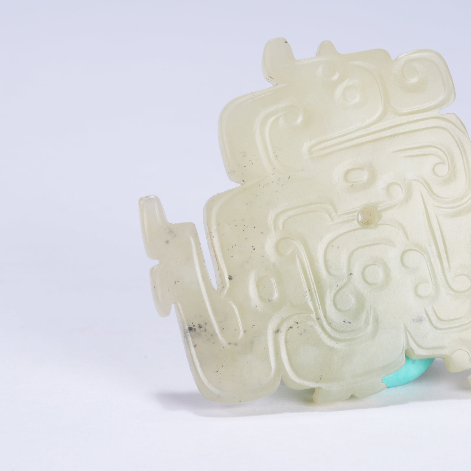 A HETIAN JADE CLOUD SCROLL PATTERN PENDANT - 8