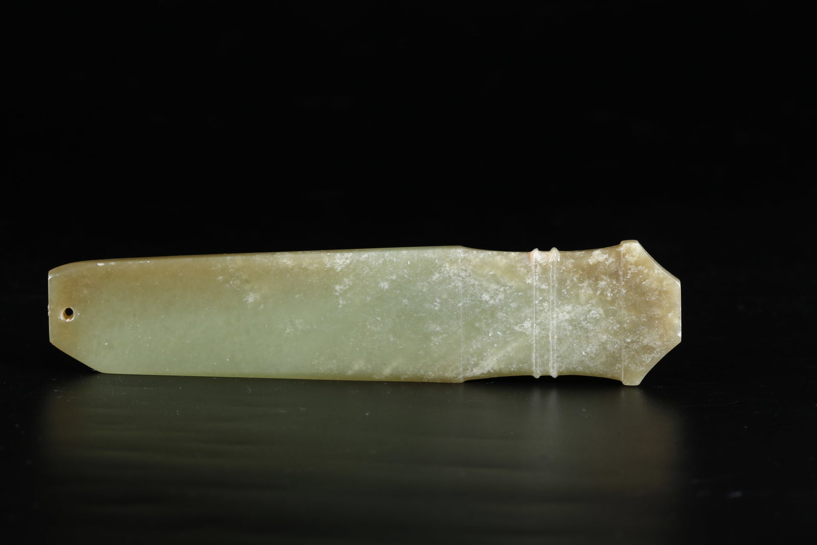 A YELLOW NEPHRITE CARVING HANDLE-SHAPED VESSEL (1 of 10)
