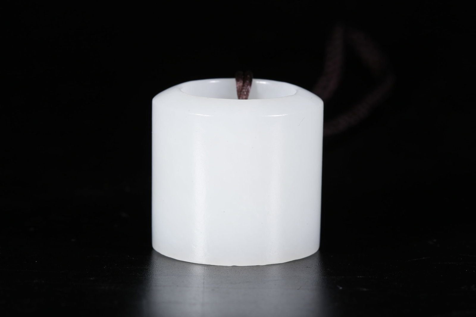 A NEPHRITE THUMB RING - 4
