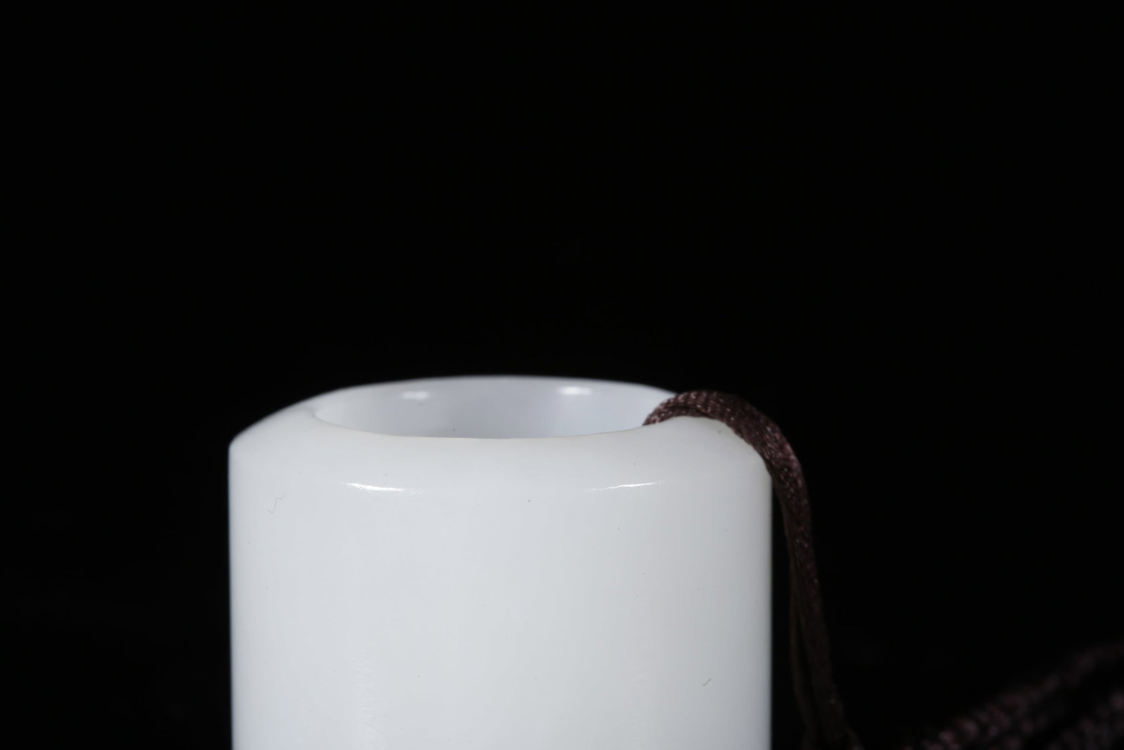 A NEPHRITE THUMB RING - 5