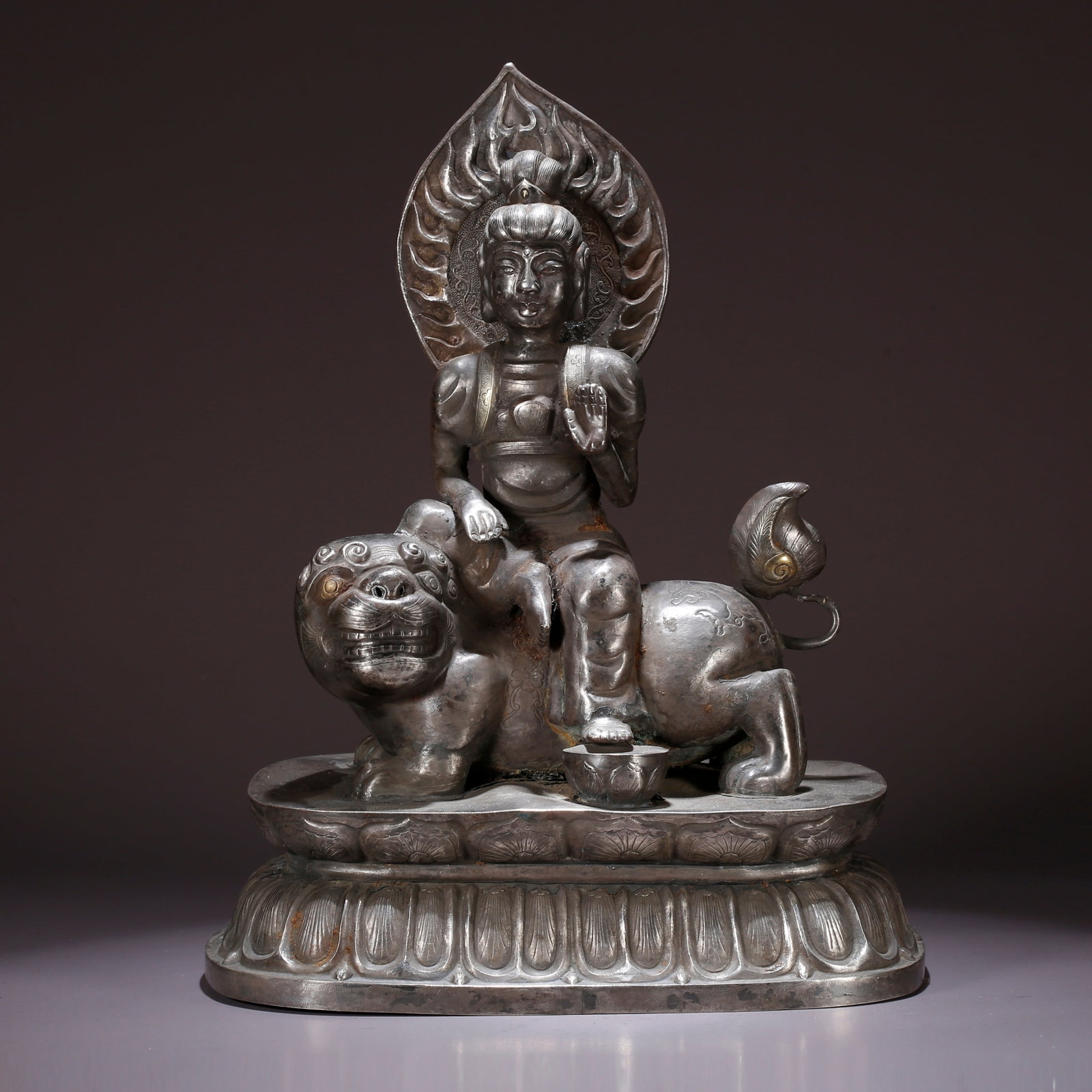 A SILVER STATUE OF THE GODDESS OF FORTUNE (AUSPICIOUS MOTHER): Silver Statue of the Goddess of Fortune (Auspicious Mother)