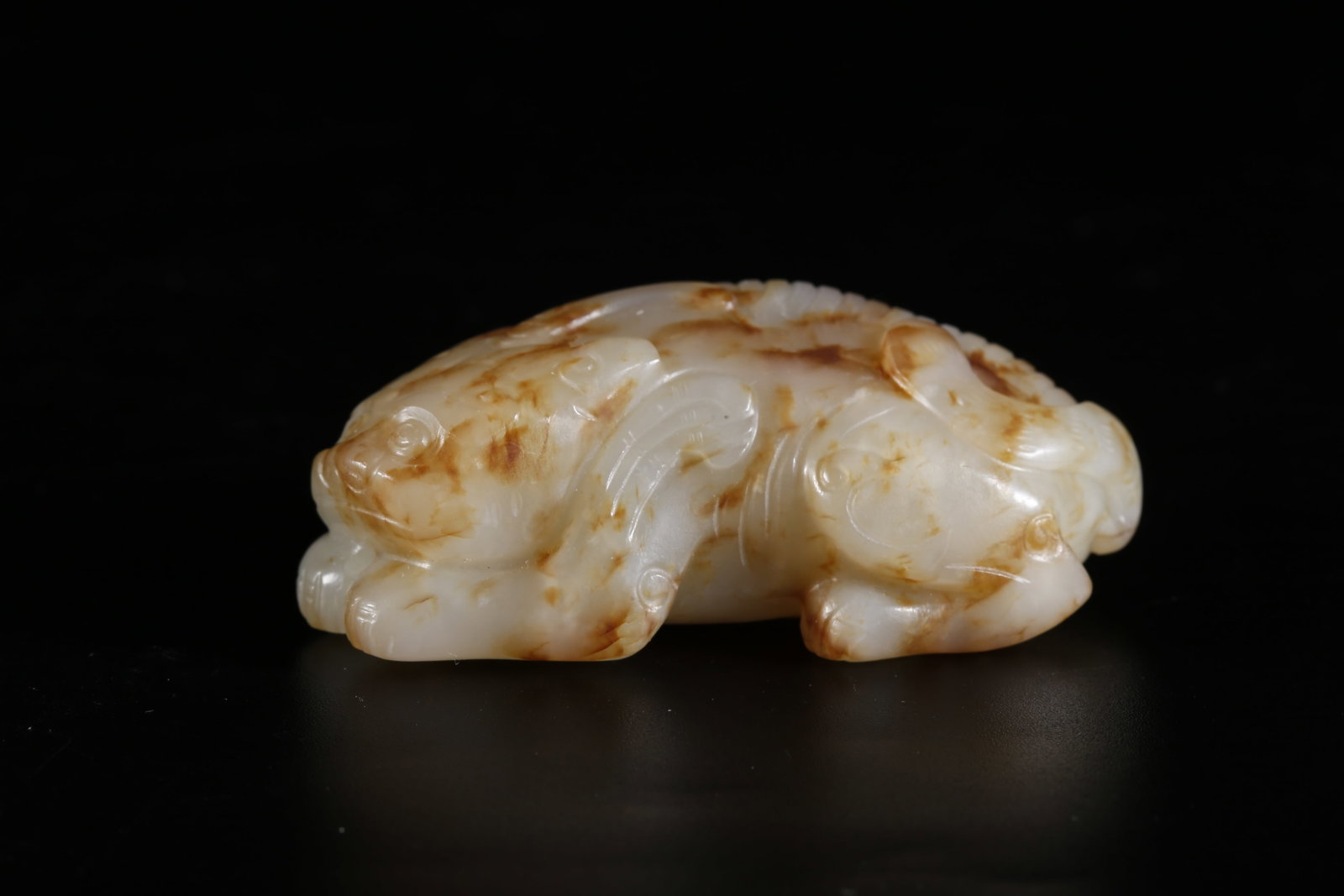 A NEPHRITE CARVING TIGER ORNAMENT: Nephrite Carving Tiger Ornament