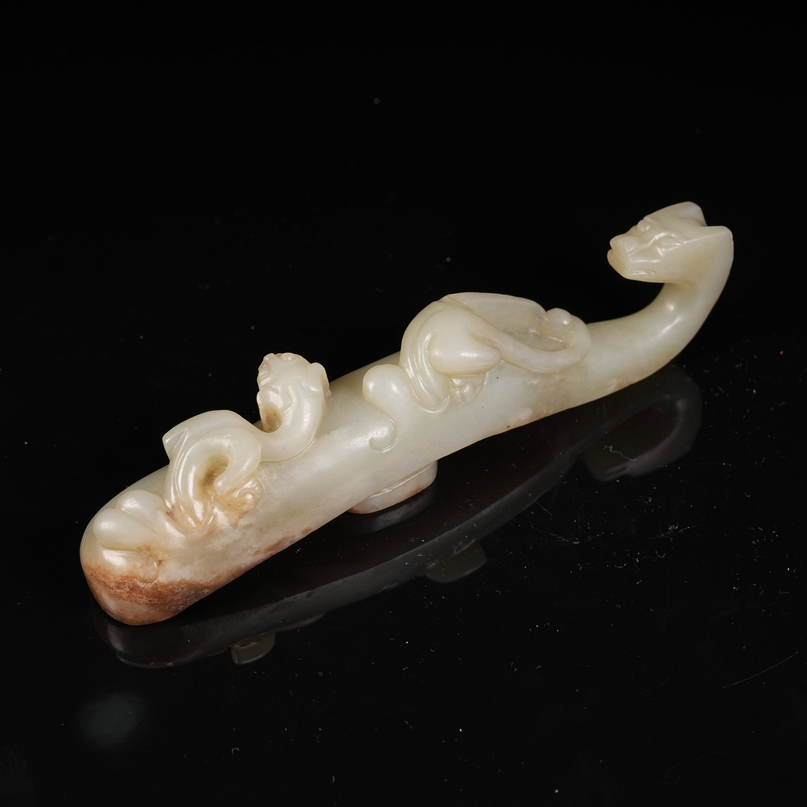 A HETIAN JADE BELT HOOK WITH CHILONG PATTERN: Hetian Jade Belt Hook with Chilong Pattern