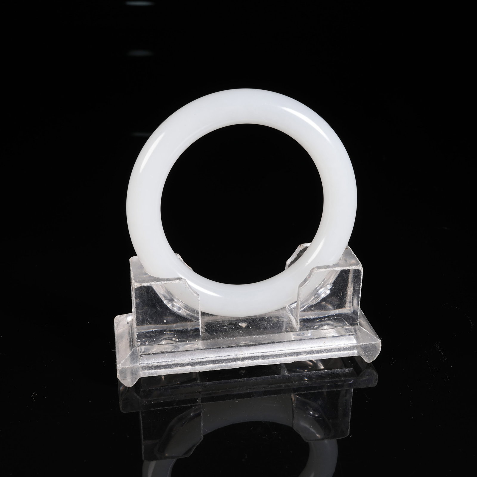 A WHITE HETIAN JADE BANGLE (1 of 9)