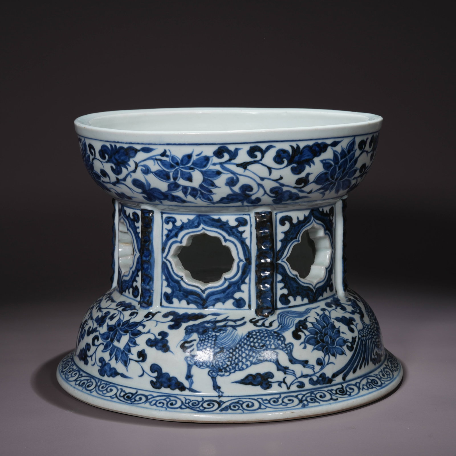 A BLUE-AND-WHITE BASE WITH AUSPICIOUS BEAST MOTIFS (1 of 9)