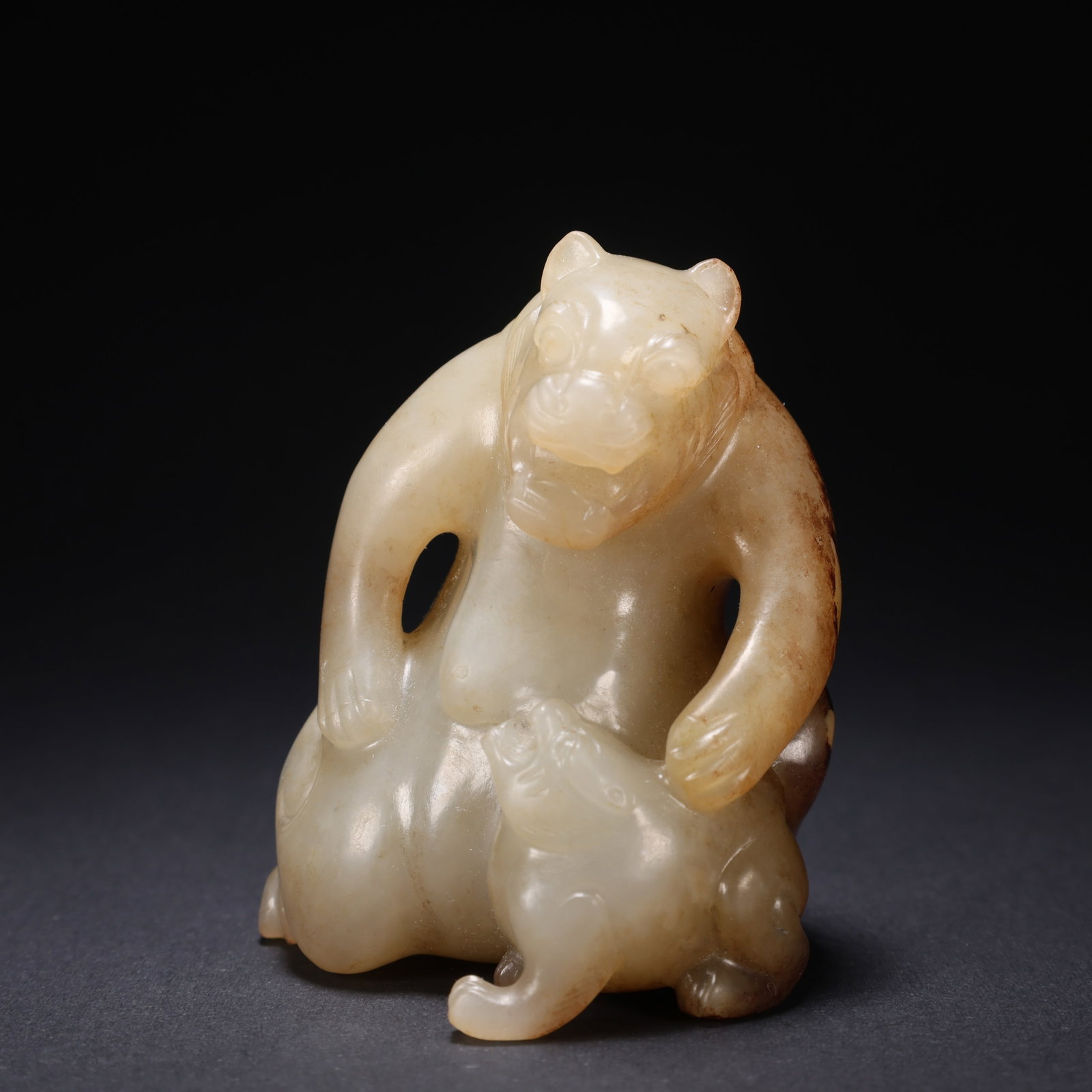 A HETIAN JADE MOTHER-AND-CHILD BEAST FIGURINE: Hetian Jade Mother-and-Child Beast Figurine
