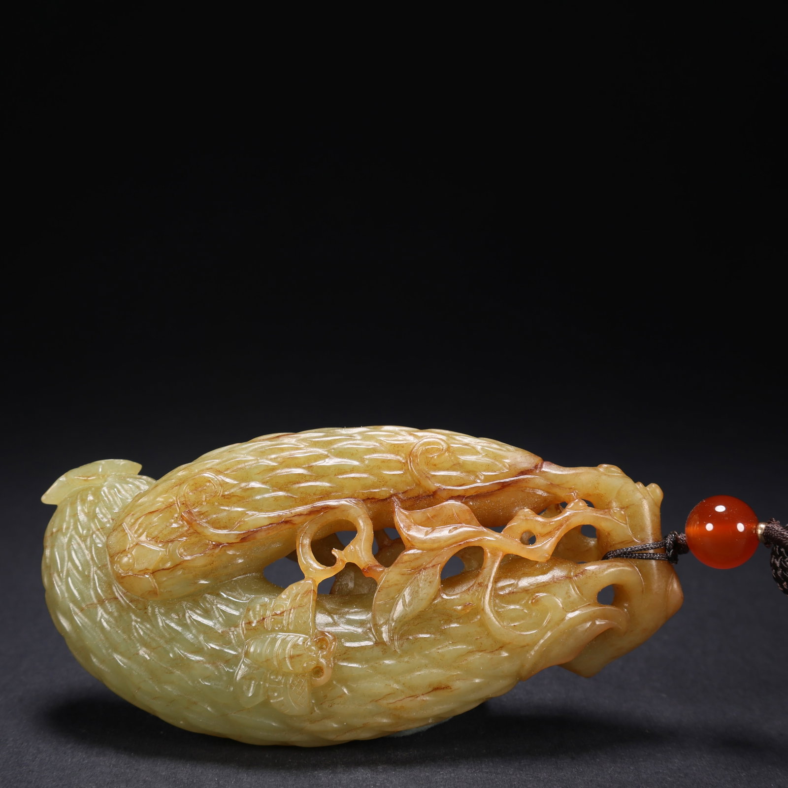 A HETIAN YELLOW JADE "FU GOURD WITH TWIN FLOWERS" PENDANT: Hetian Yellow Jade "Fu Gourd with Twin Flowers" Pendant