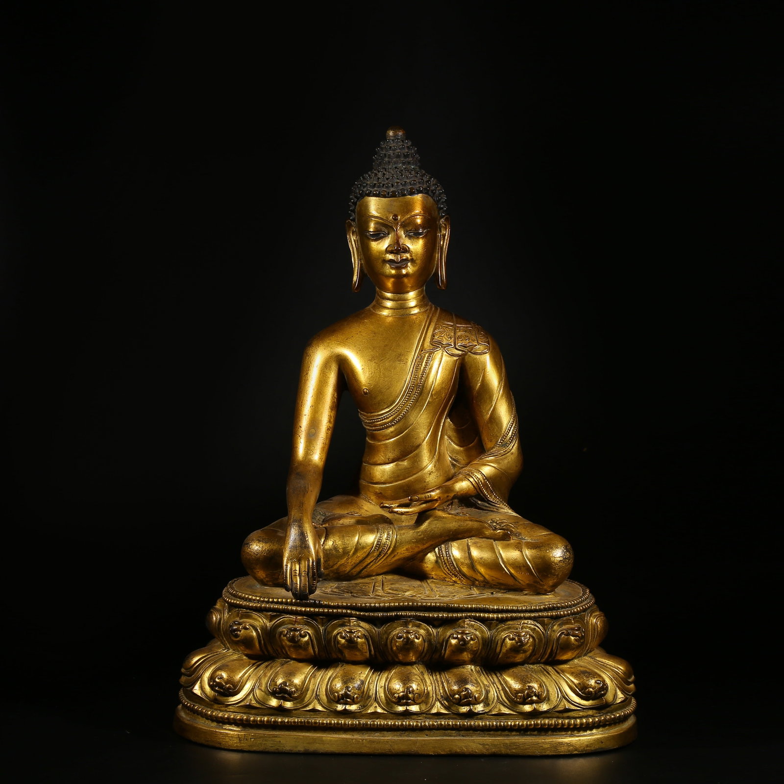 A GILDED BRONZE STATUE OF SHAKYAMUNI BUDDHA (1 of 8)