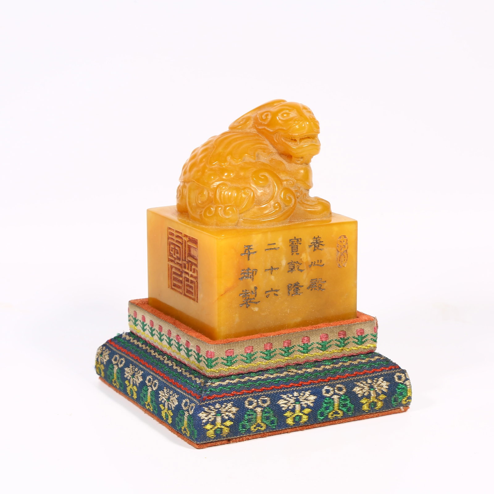 A SHOUSHAN TIANHUANG STONE SEAL WITH BEAST-SHAPED KNOB: Shoushan Tianhuang stone seal with beast-shaped knob