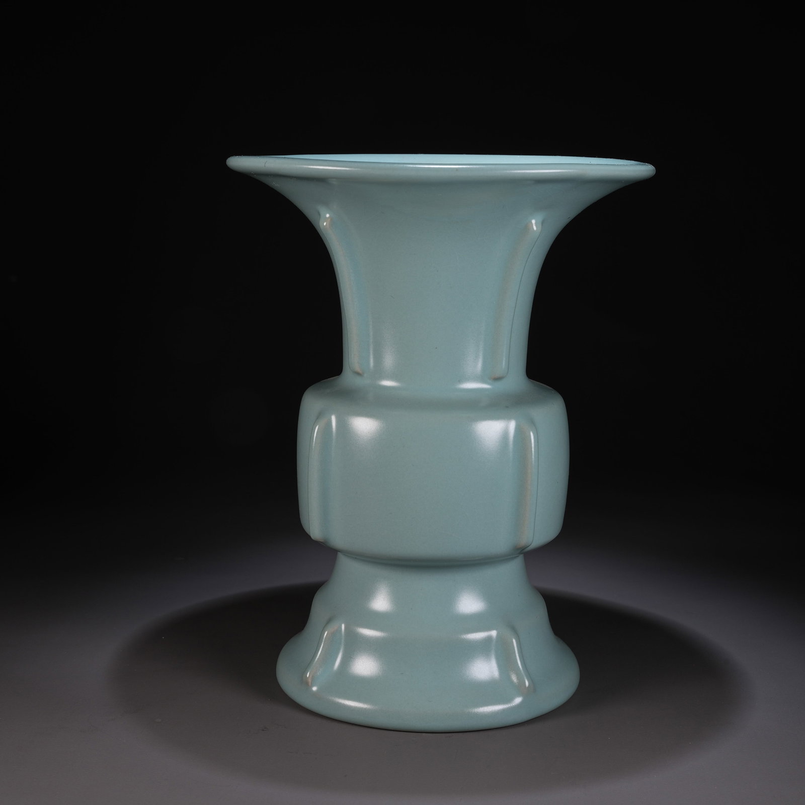 A RU WARE ARCHAISTIC FLANGED "GU" VASE: Ru Ware Archaistic Flanged "Gu" Vase