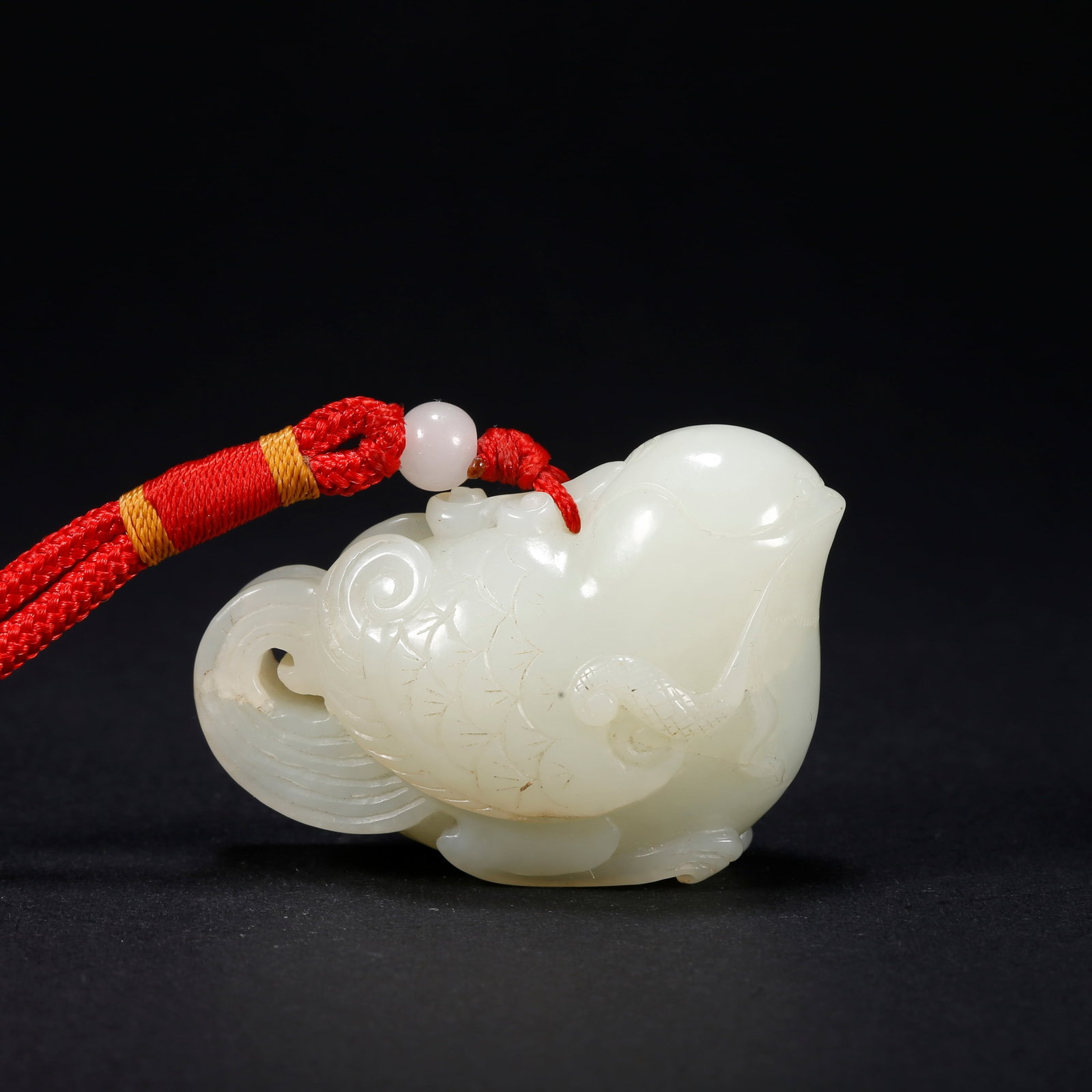 A HETIAN JADE BIRD-SHAPED HANDLE: Hetian Jade Bird-Shaped Handle