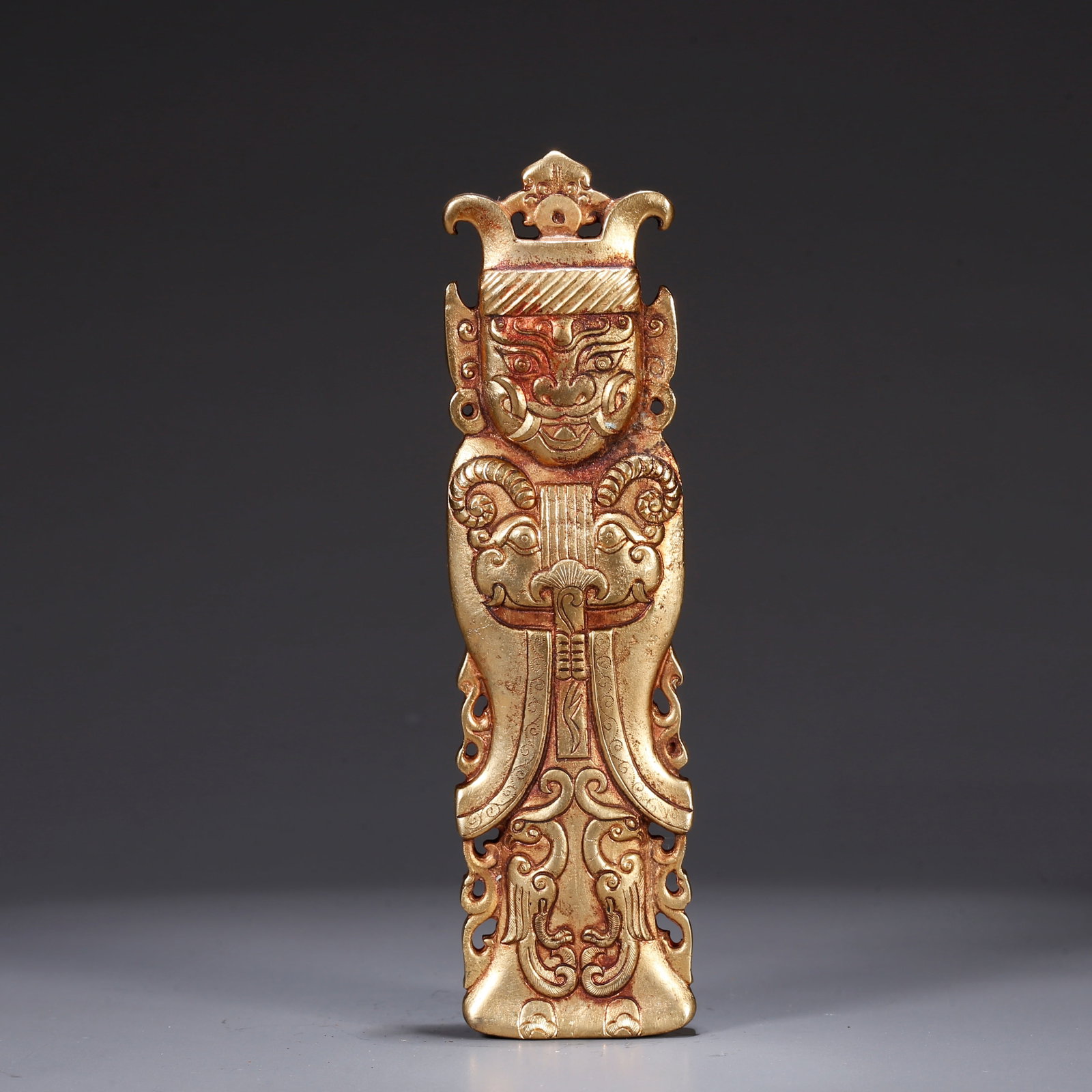 A GILT BRONZE ORNAMENT WITH HUMAN FIGURES (1 of 10)