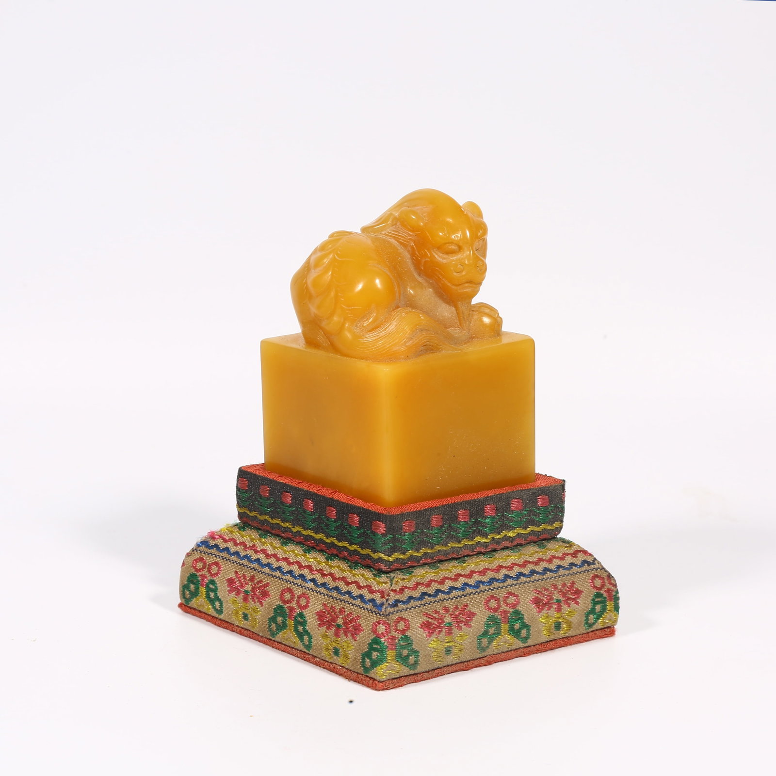 A SHOUSHAN TIANHUANG STONE SEAL WITH BEAST-SHAPED KNOB: Shoushan Tianhuang stone seal with beast-shaped knob