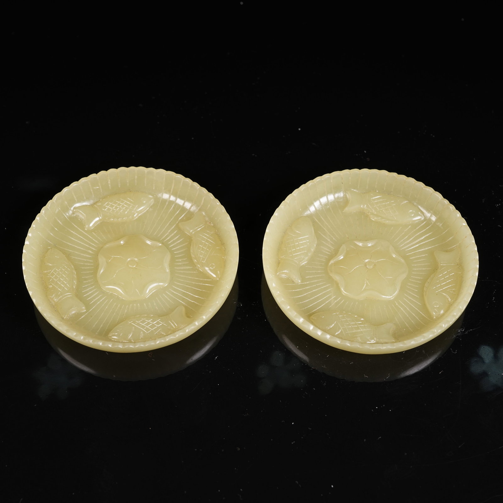 A SET OF HETIAN YELLOW JADE ASHTRAYS WITH FISH PATTERN (1 of 9)