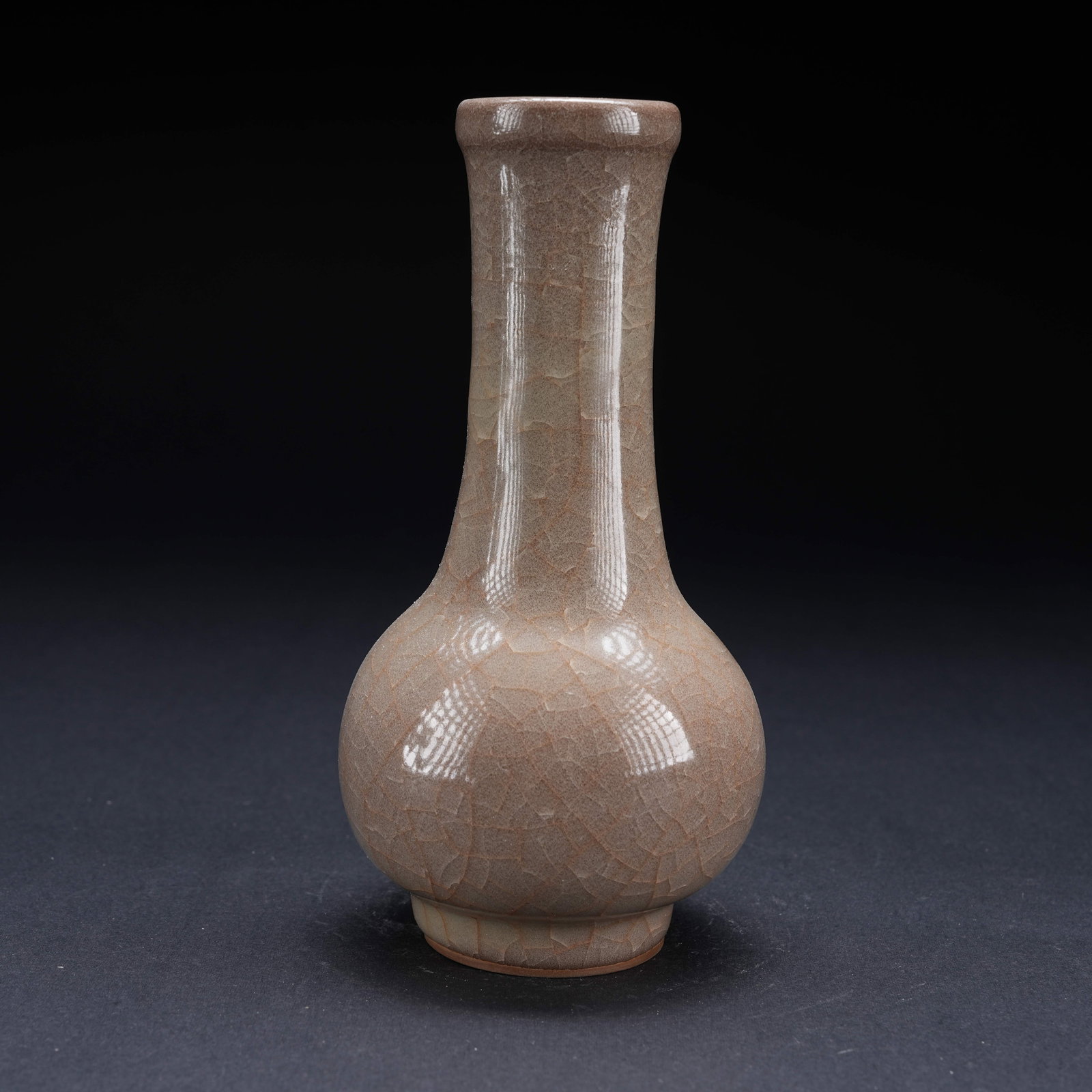 A GE KILN LONG-NECK BOTTLE (1 of 9)