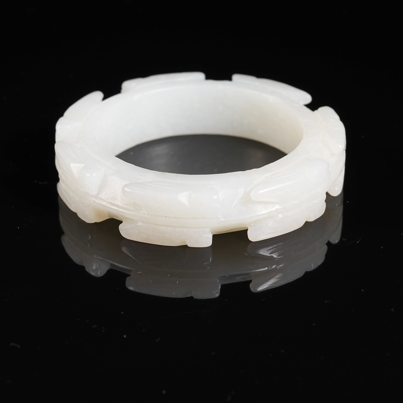 A HETIAN JADE RING WITH CICADA PATTERN - 2