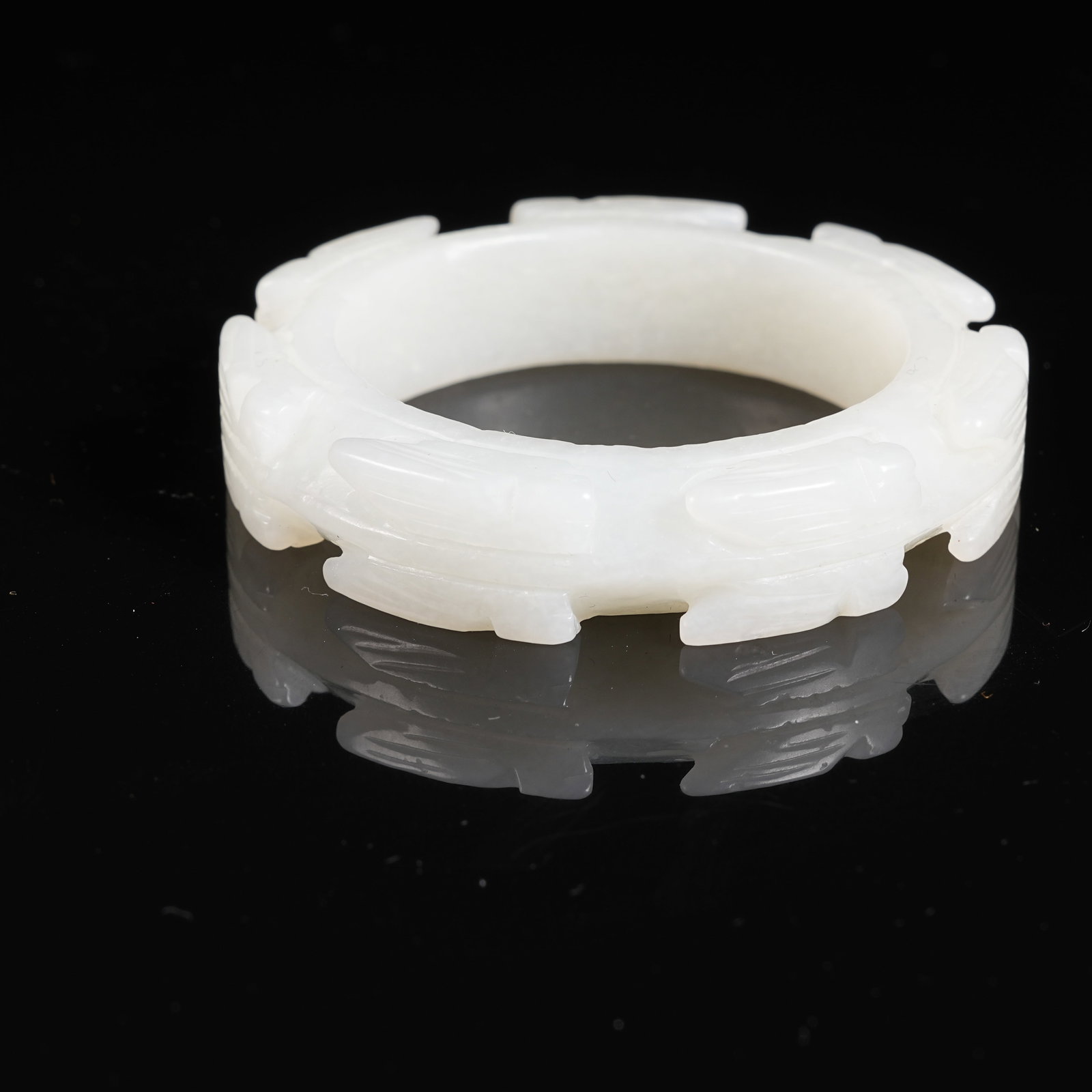 A HETIAN JADE RING WITH CICADA PATTERN - 3