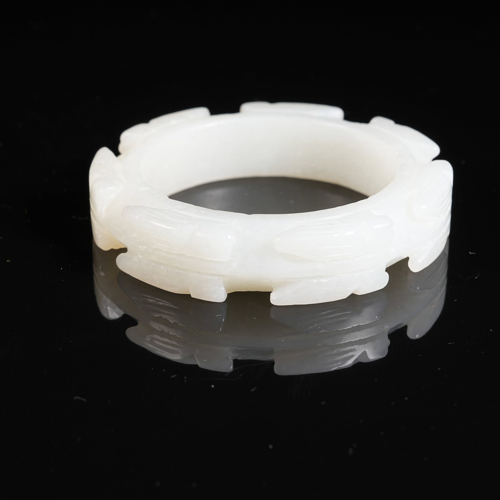A HETIAN JADE RING WITH CICADA PATTERN - 4