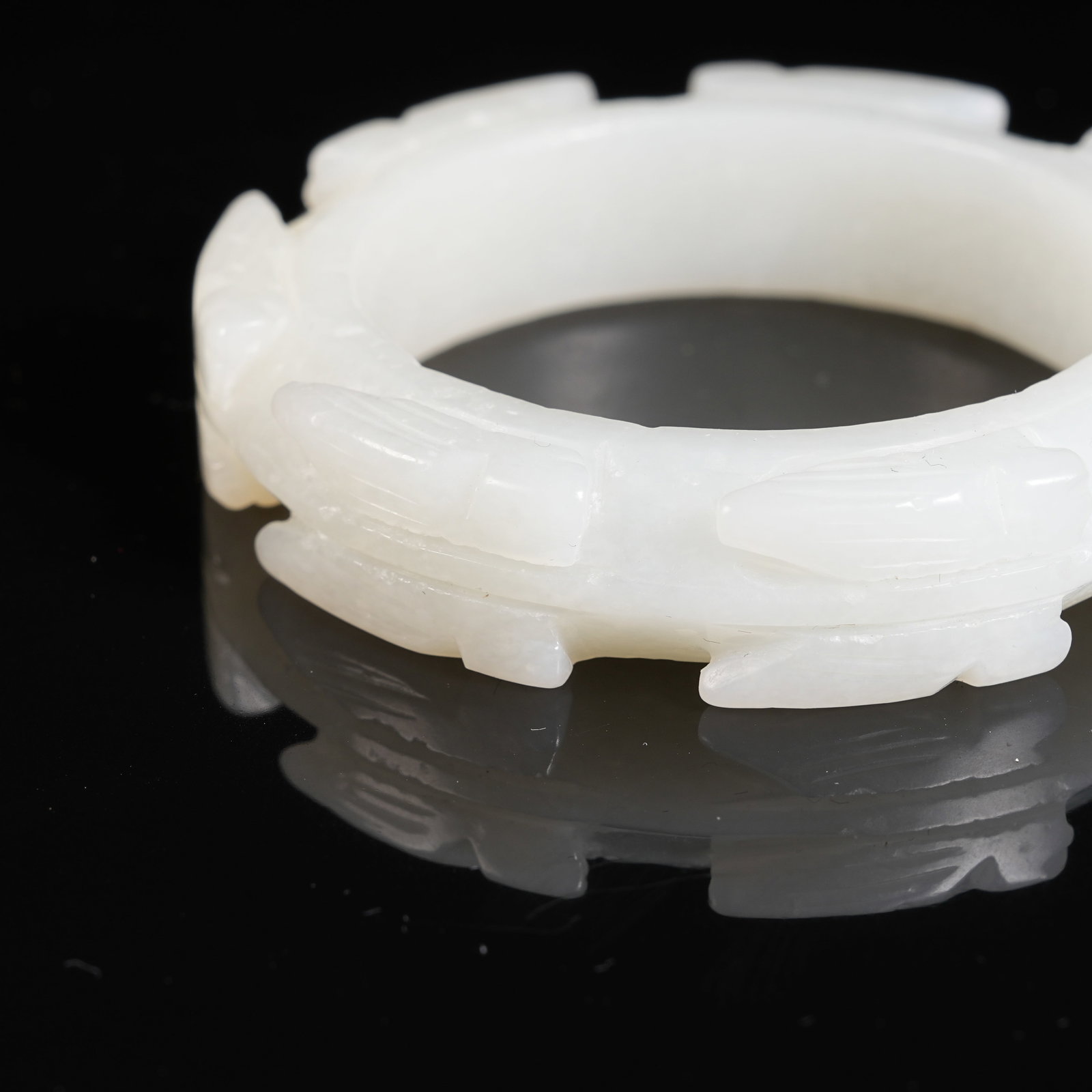 A HETIAN JADE RING WITH CICADA PATTERN - 6