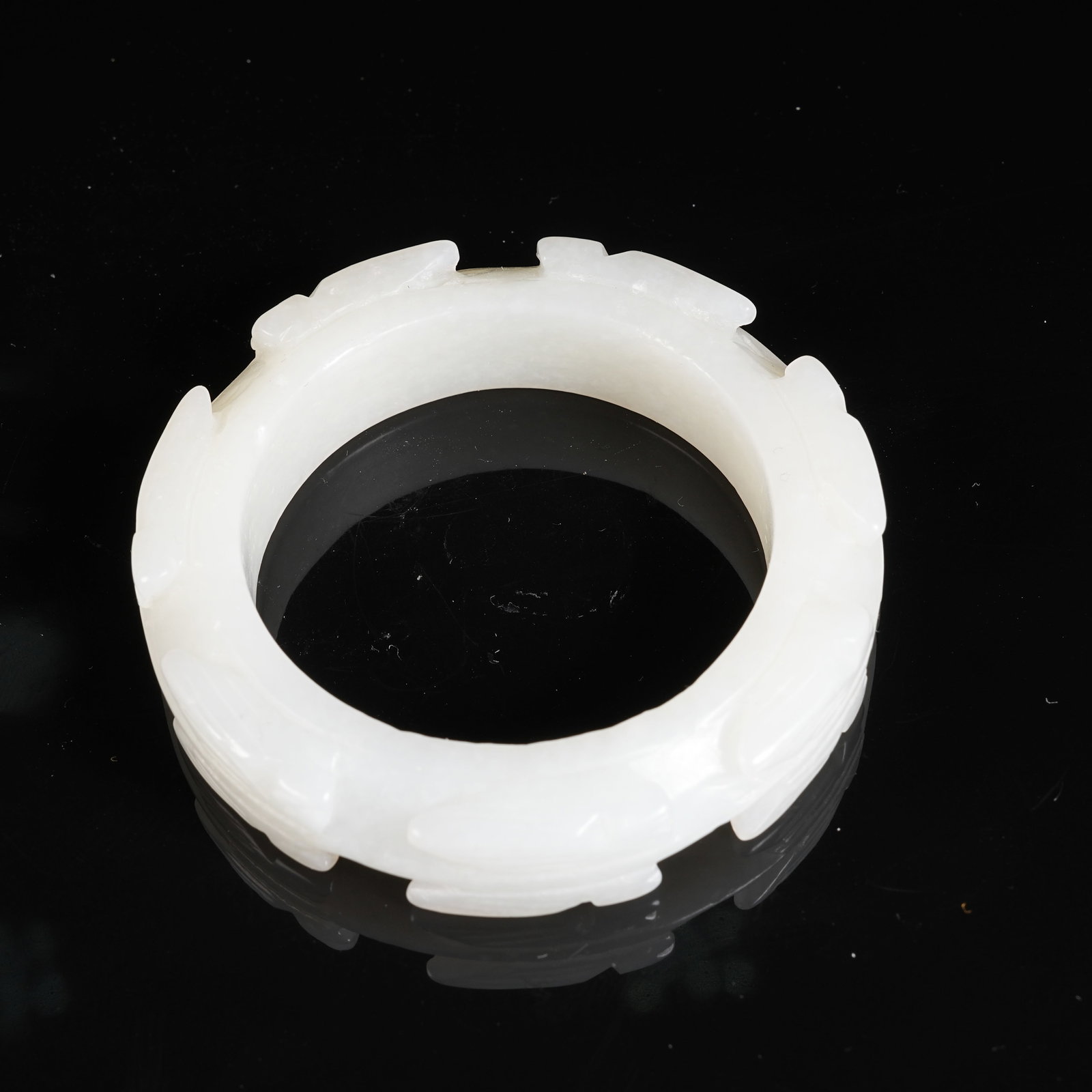 A HETIAN JADE RING WITH CICADA PATTERN - 8