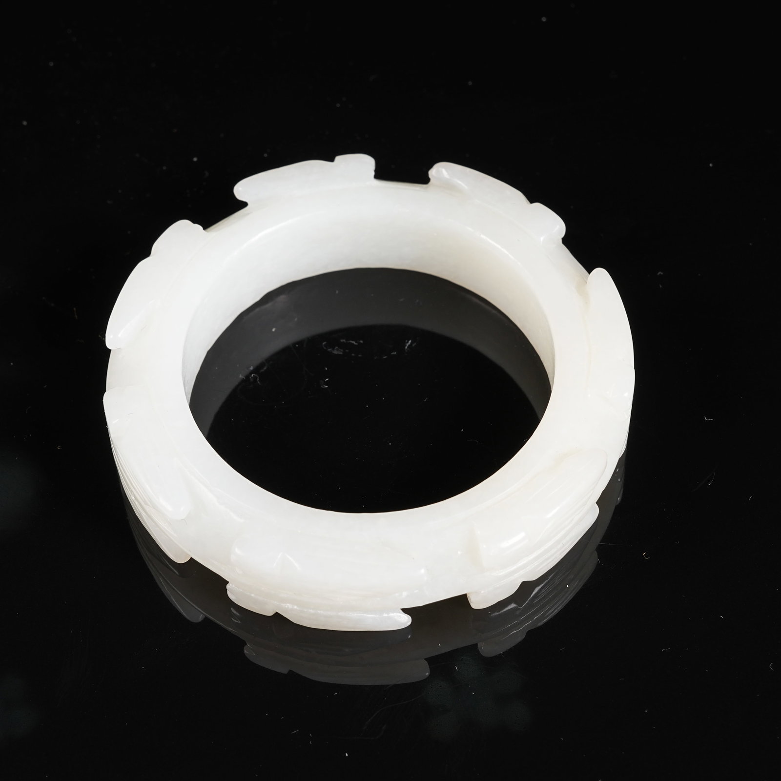 A HETIAN JADE RING WITH CICADA PATTERN - 9