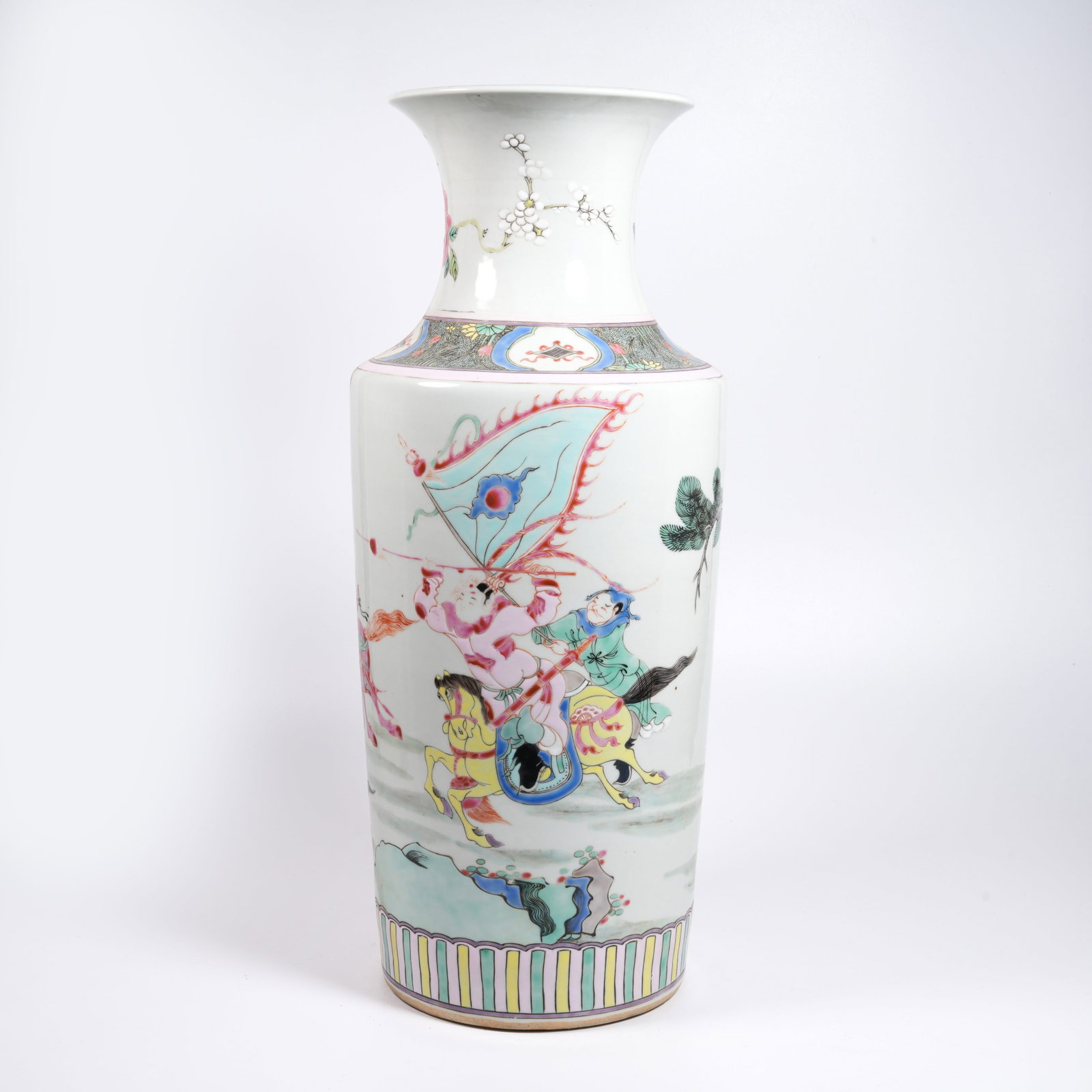 A FAMILLE ROSE MALLET VASE WITH OPERA FIGURE STORY PATTERN (1 of 10)