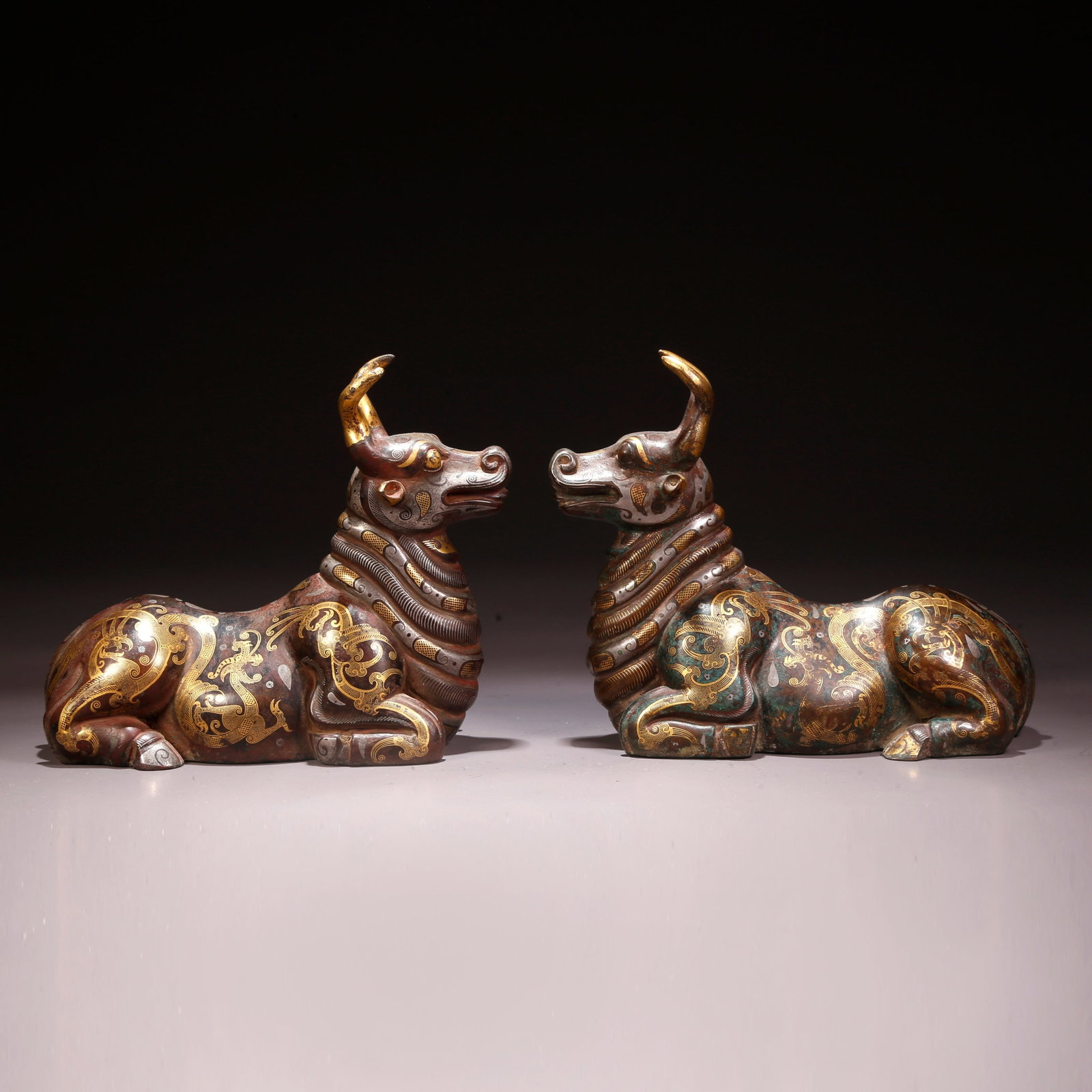 A GILT AND SILVER INLAID BRONZE CARVED SHEEP FIGURINE: Gilt and Silver Inlaid Bronze Carved Sheep Figurine