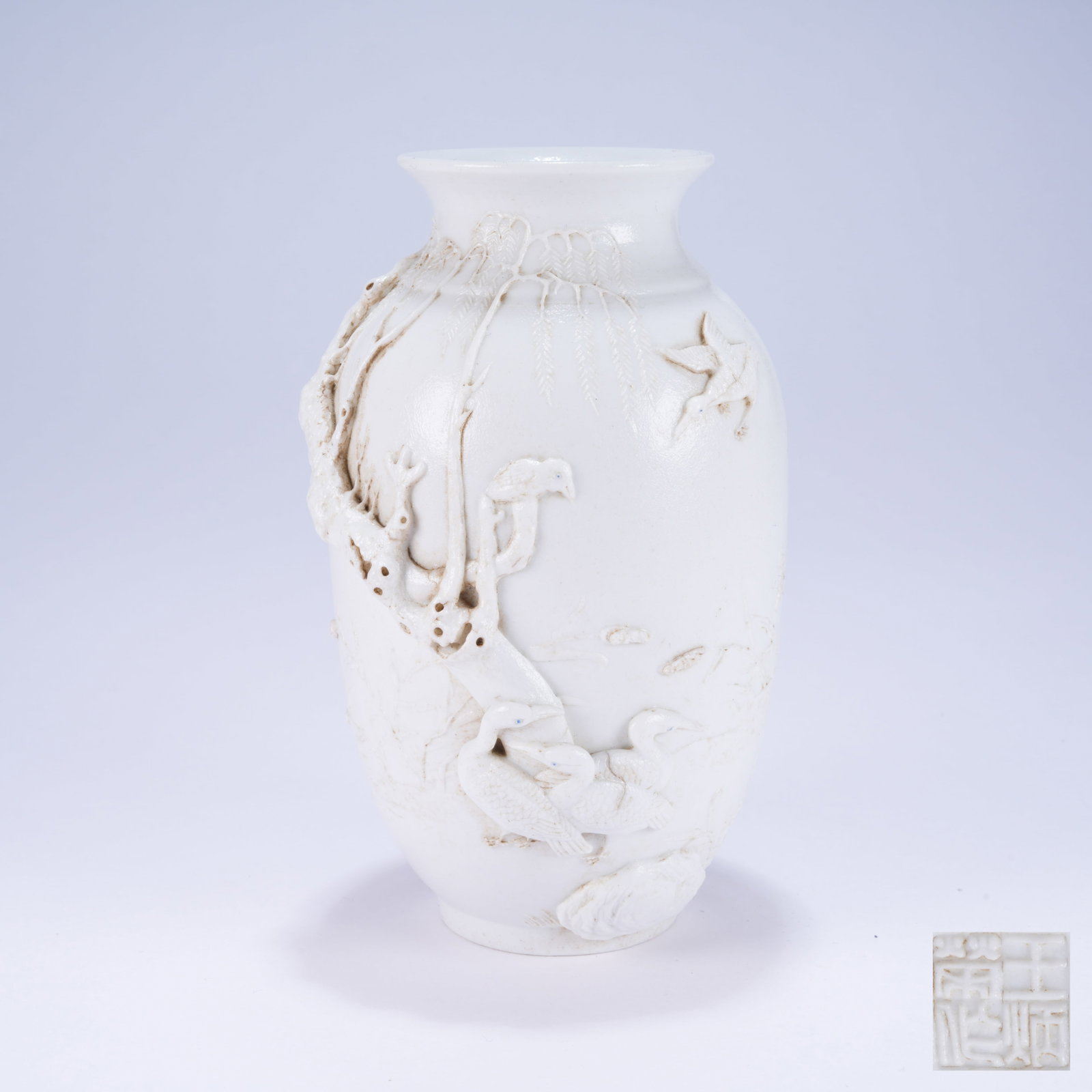 A WHITE PORCELAIN SCULPTED SMALL VASE WITH FLOWER AND BIRD PATTERN: White Porcelain Sculpted Small Vase with Flower and Bird Pattern