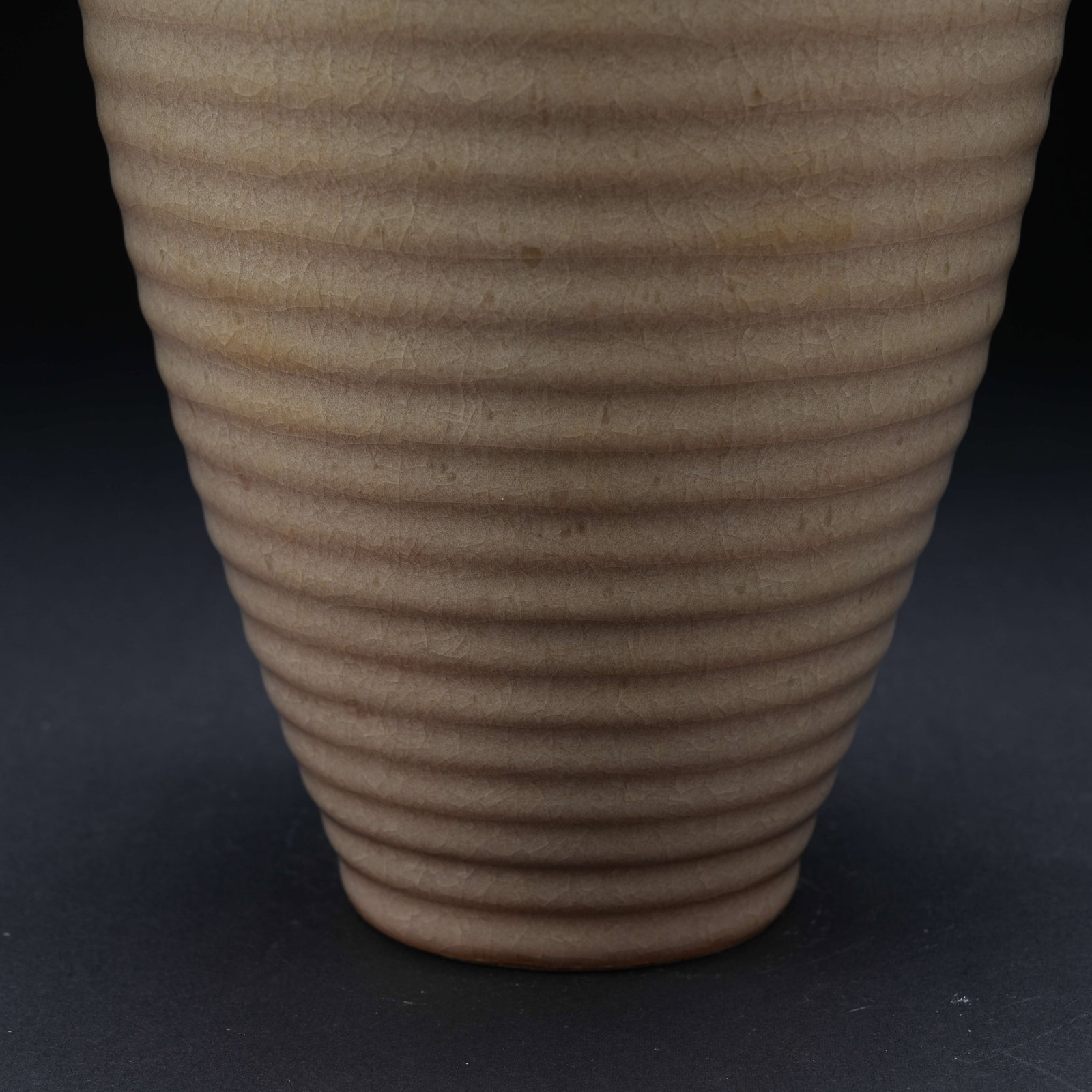 A OLD KILN STRING-PATTERNED BOTTLE - 3