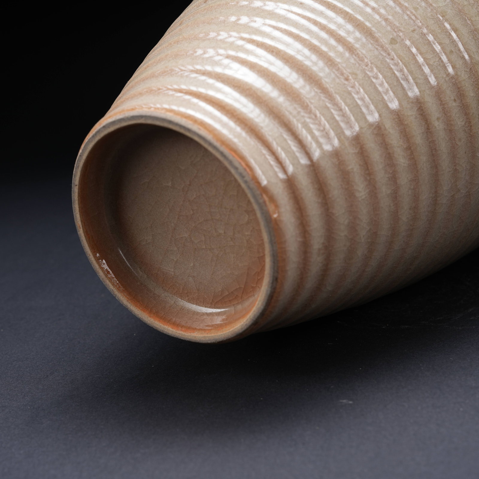 A OLD KILN STRING-PATTERNED BOTTLE - 8