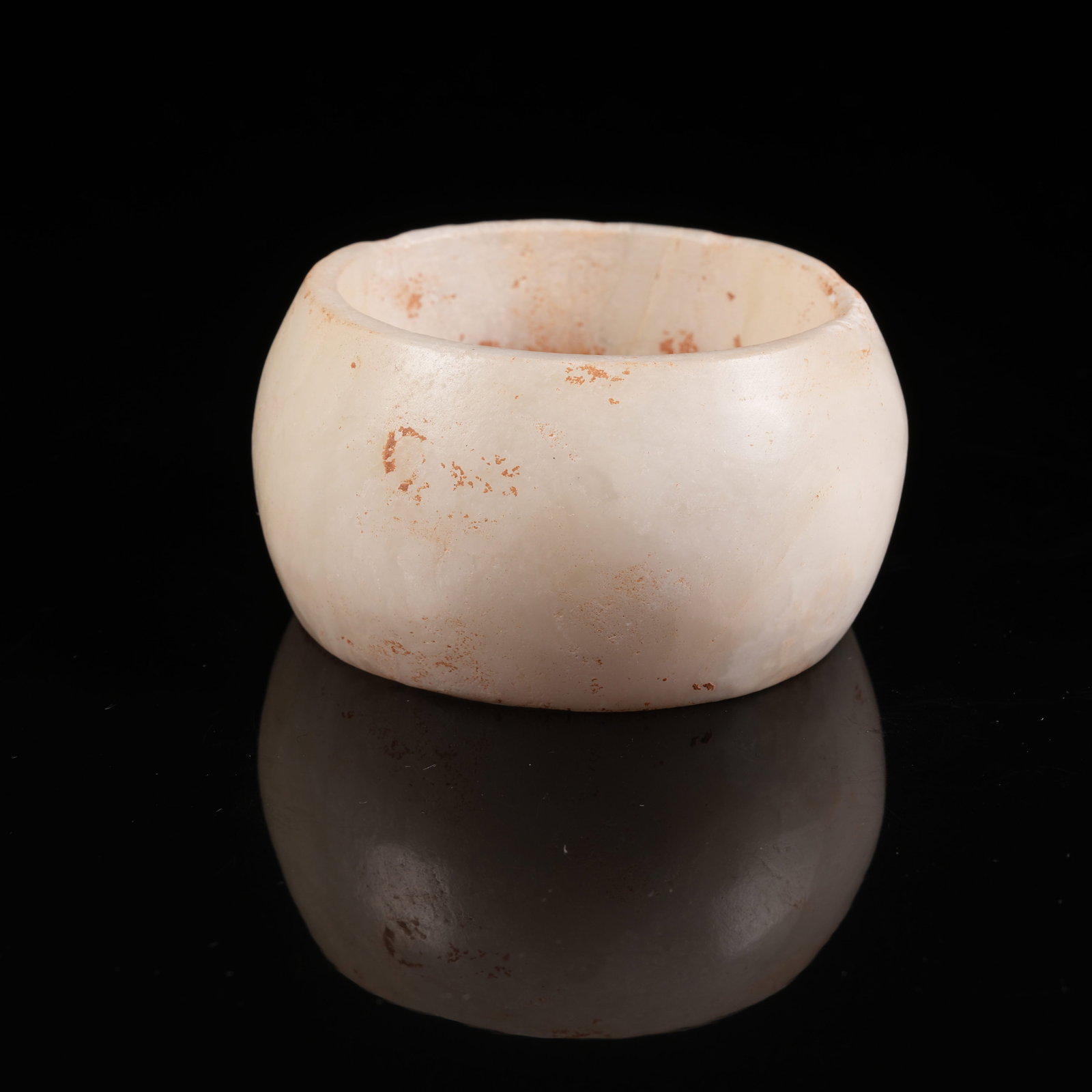 A ANCIENT JADE RING-SHAPED VESSEL (1 of 9)