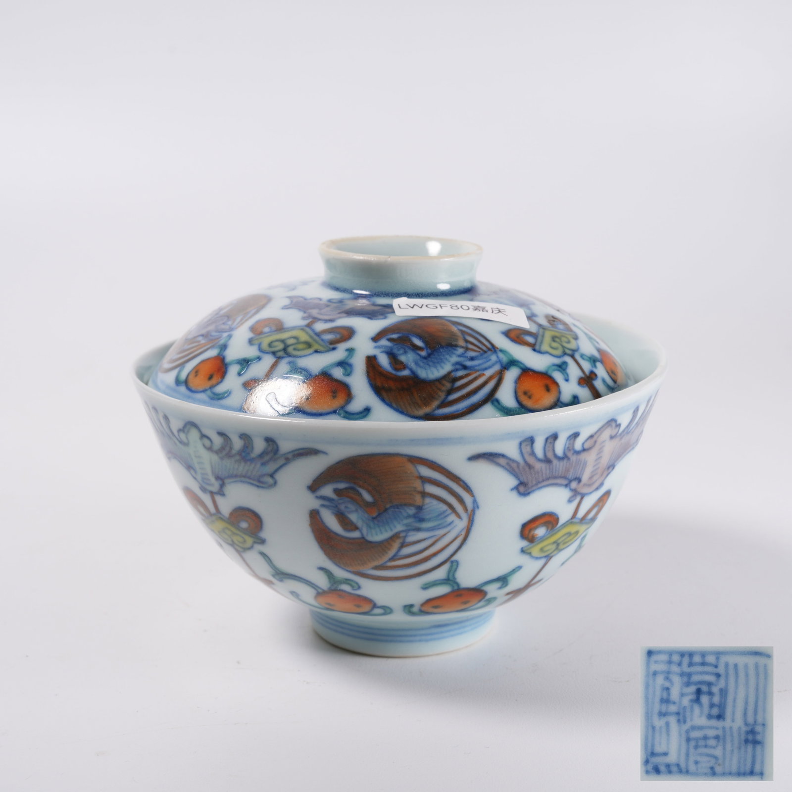 A DOUCAI COVERED BOWL WITH ROUND PHOENIX PATTERN: Doucai Covered Bowl with Round Phoenix Pattern