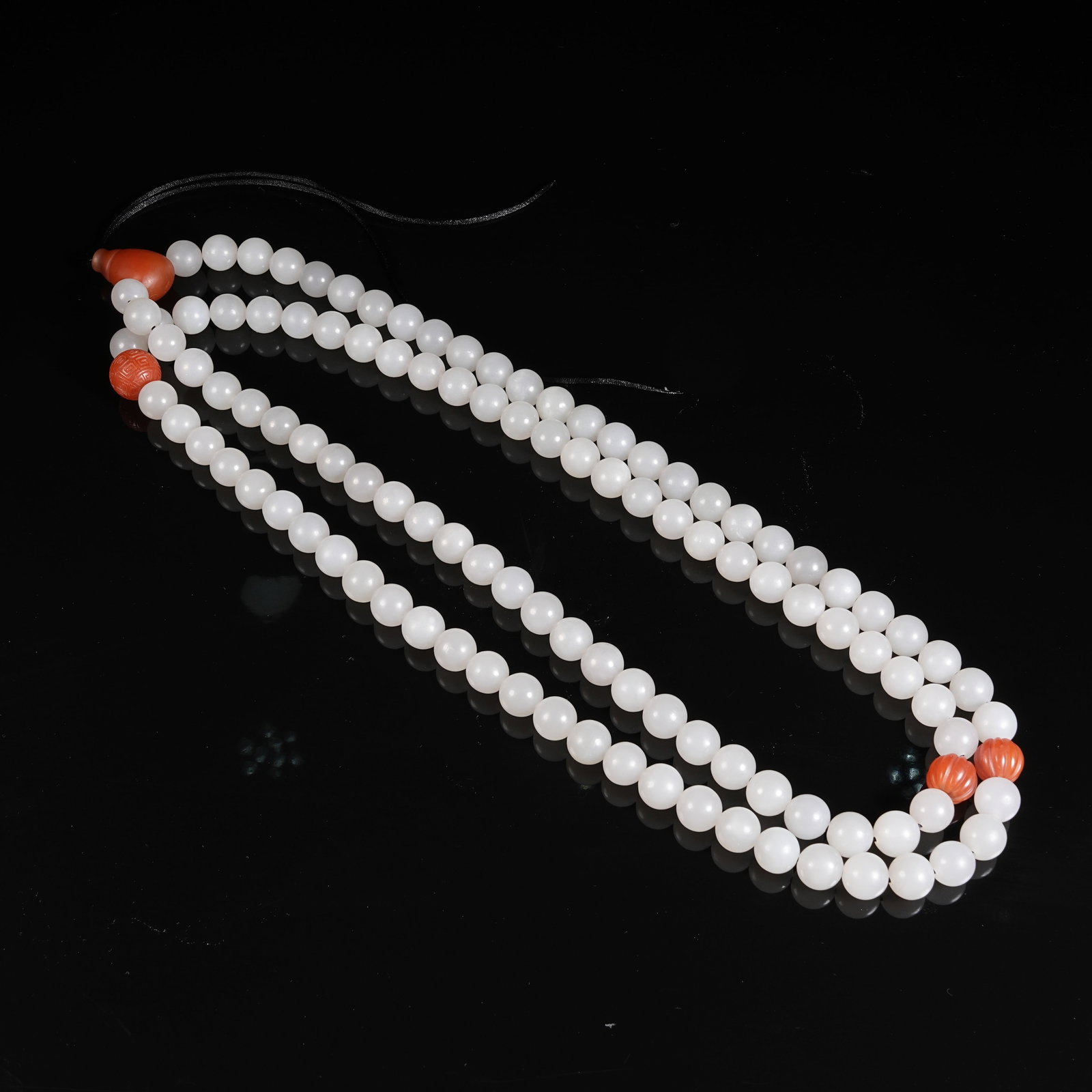 A WHITE HETIAN JADE NECKLACE ORNAMENT (1 of 10)