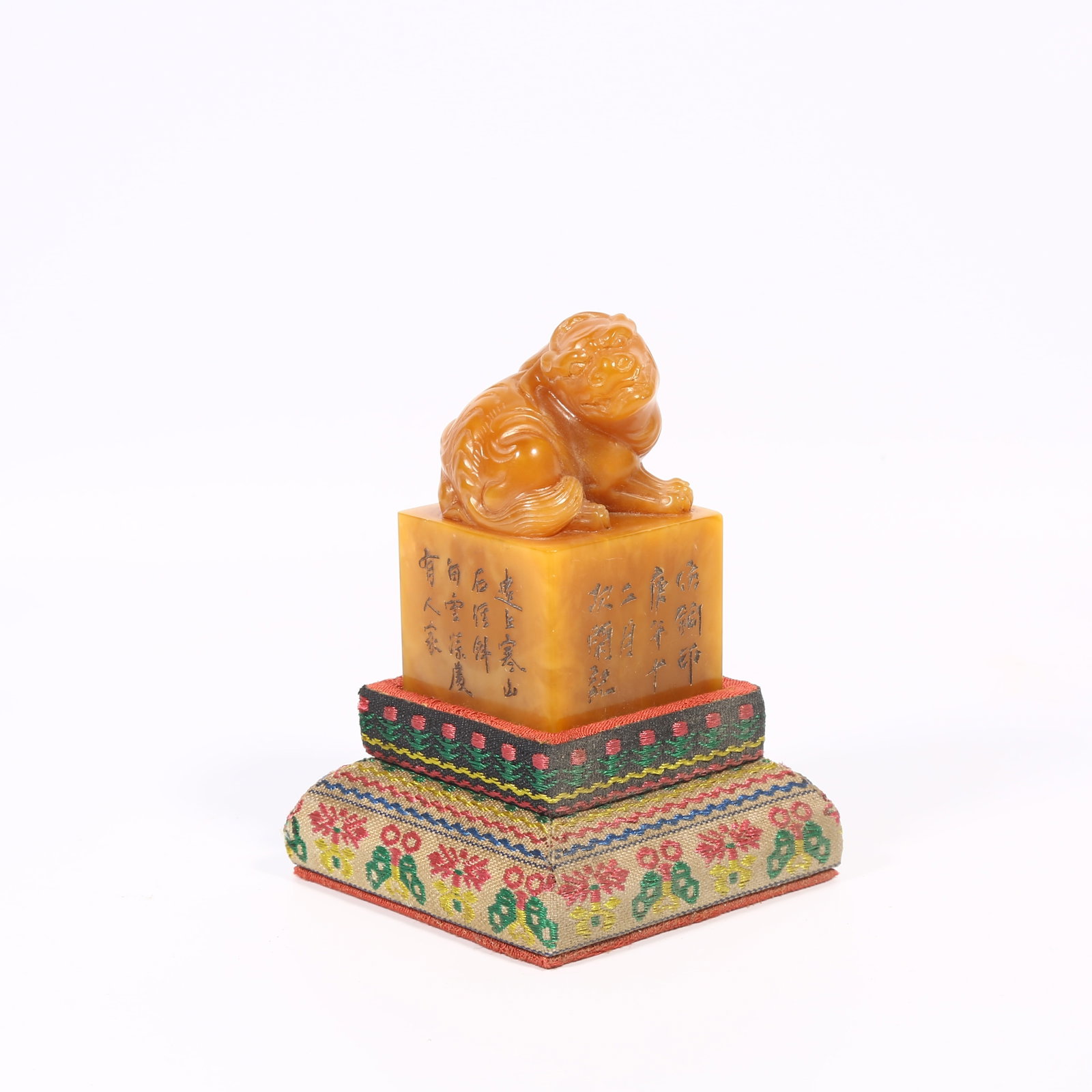A SHOUSHAN TIANHUANG STONE SEAL WITH BEAST-SHAPED KNOB: Shoushan Tianhuang stone seal with beast-shaped knob