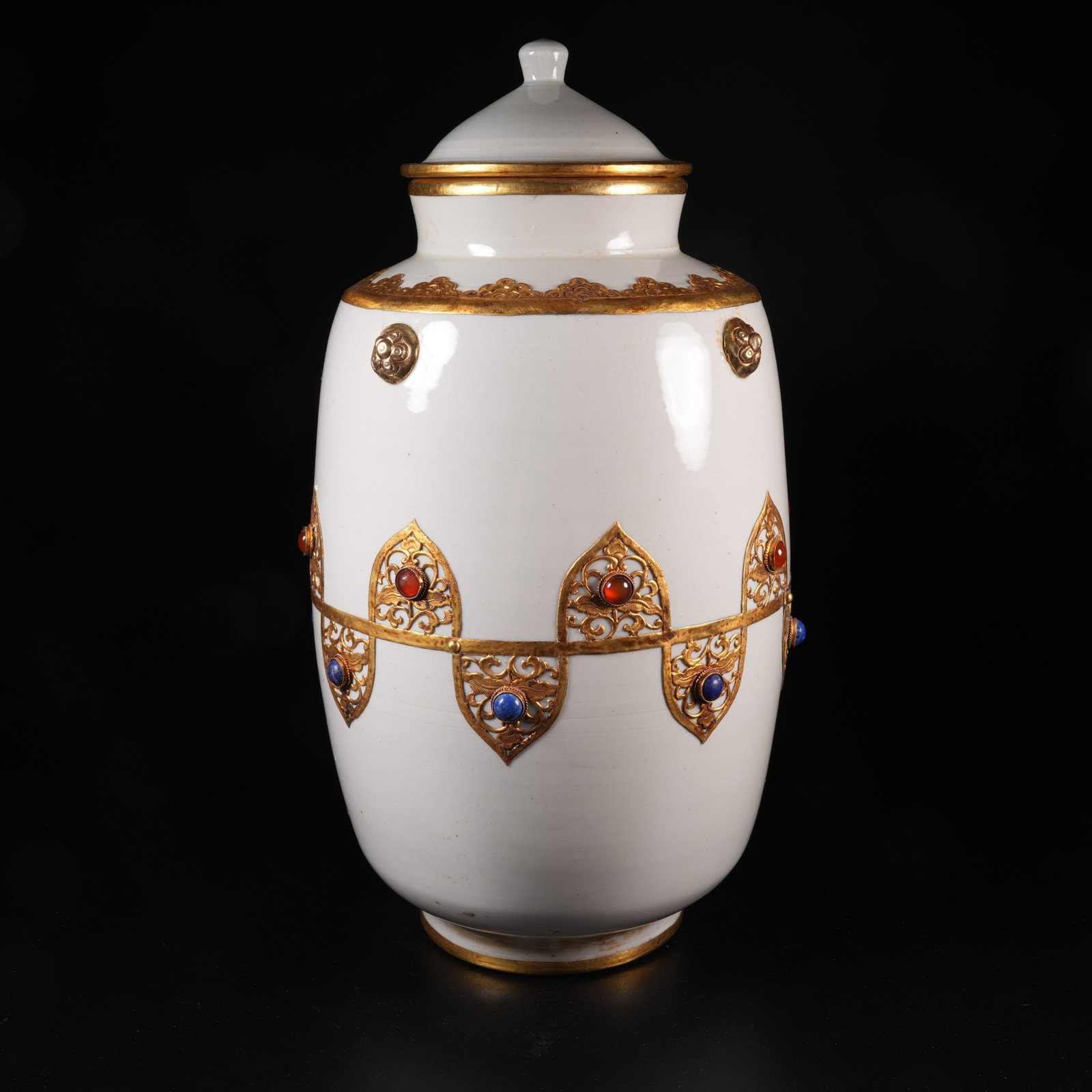 A DING KILN COVERED JAR (1 of 9)