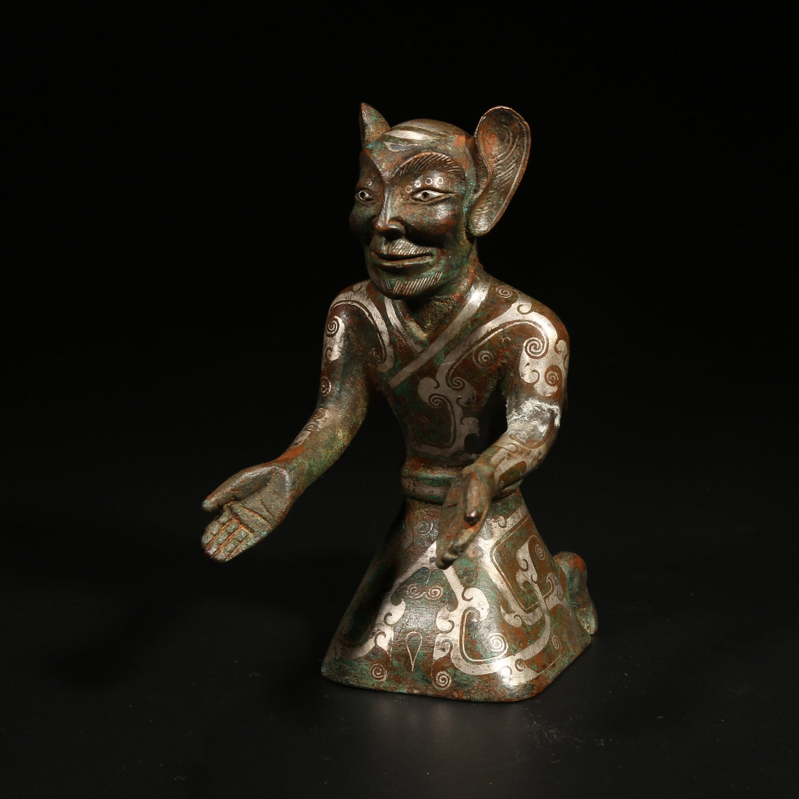 A SILVER INLAID BRONZE FEATHERED FIGURE (1 of 7)