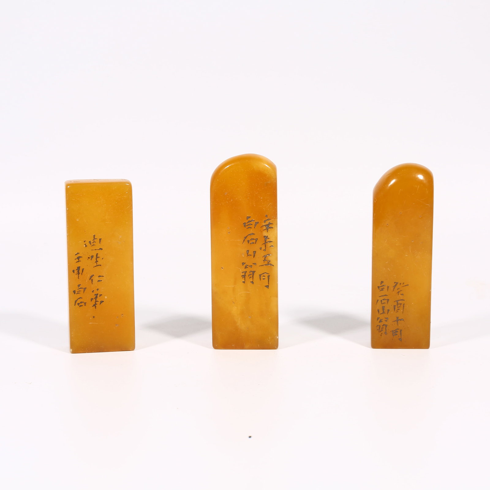 A SET OF SHOUSHAN TIANHUANG STONE SEALS (1 of 8)