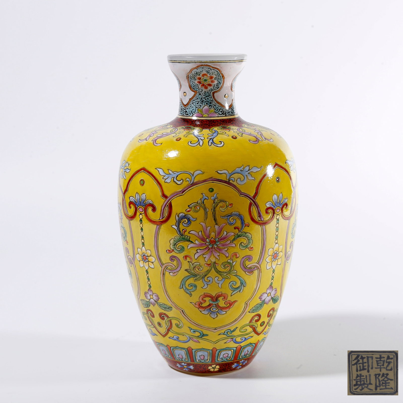 A GLASS ENAMEL VASE WITH INTERLOCKING FLORAL PATTERN: Glass Enamel Vase with Interlocking Floral Pattern