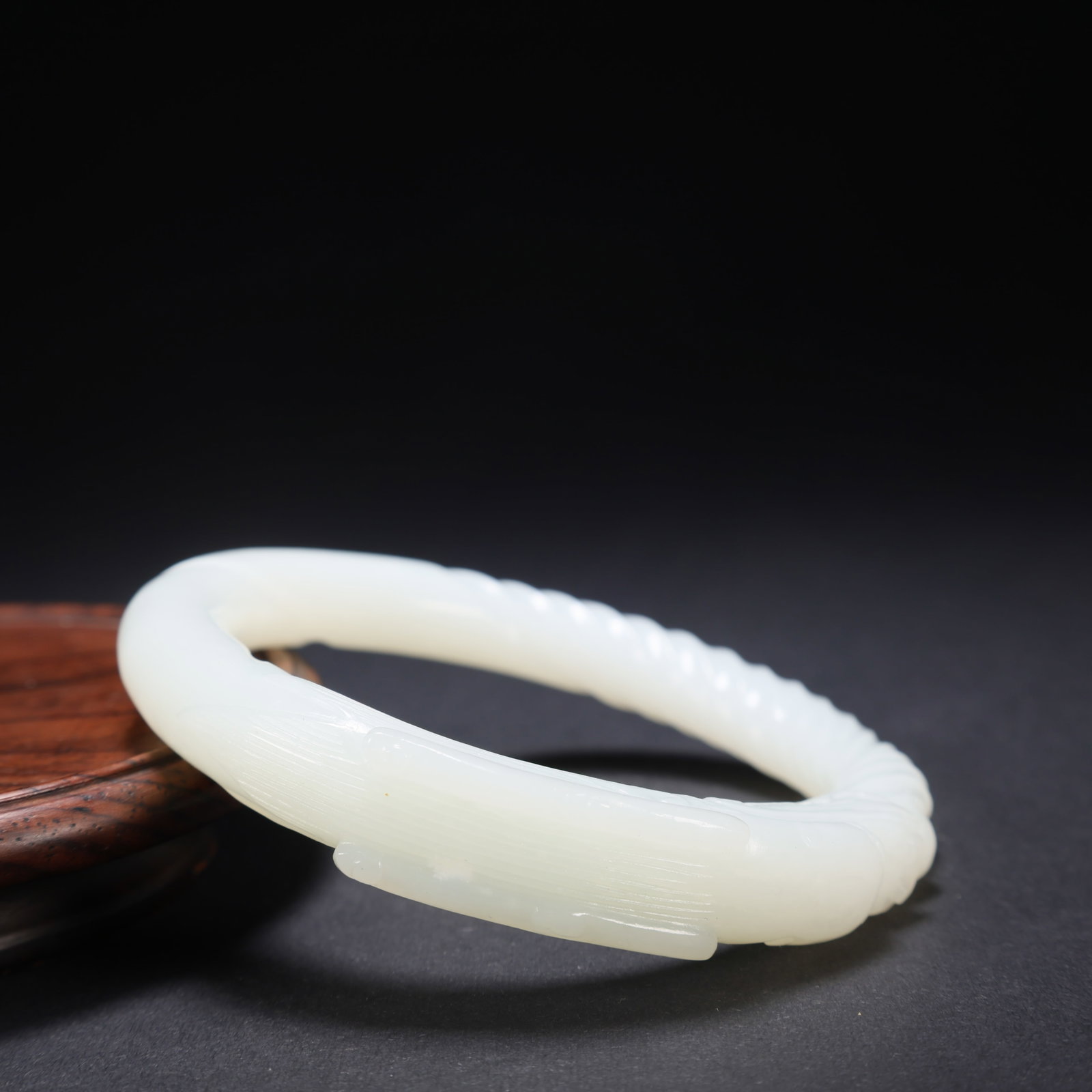 A HETIAN JADE DRAGON-PATTERN BRACELET - 2