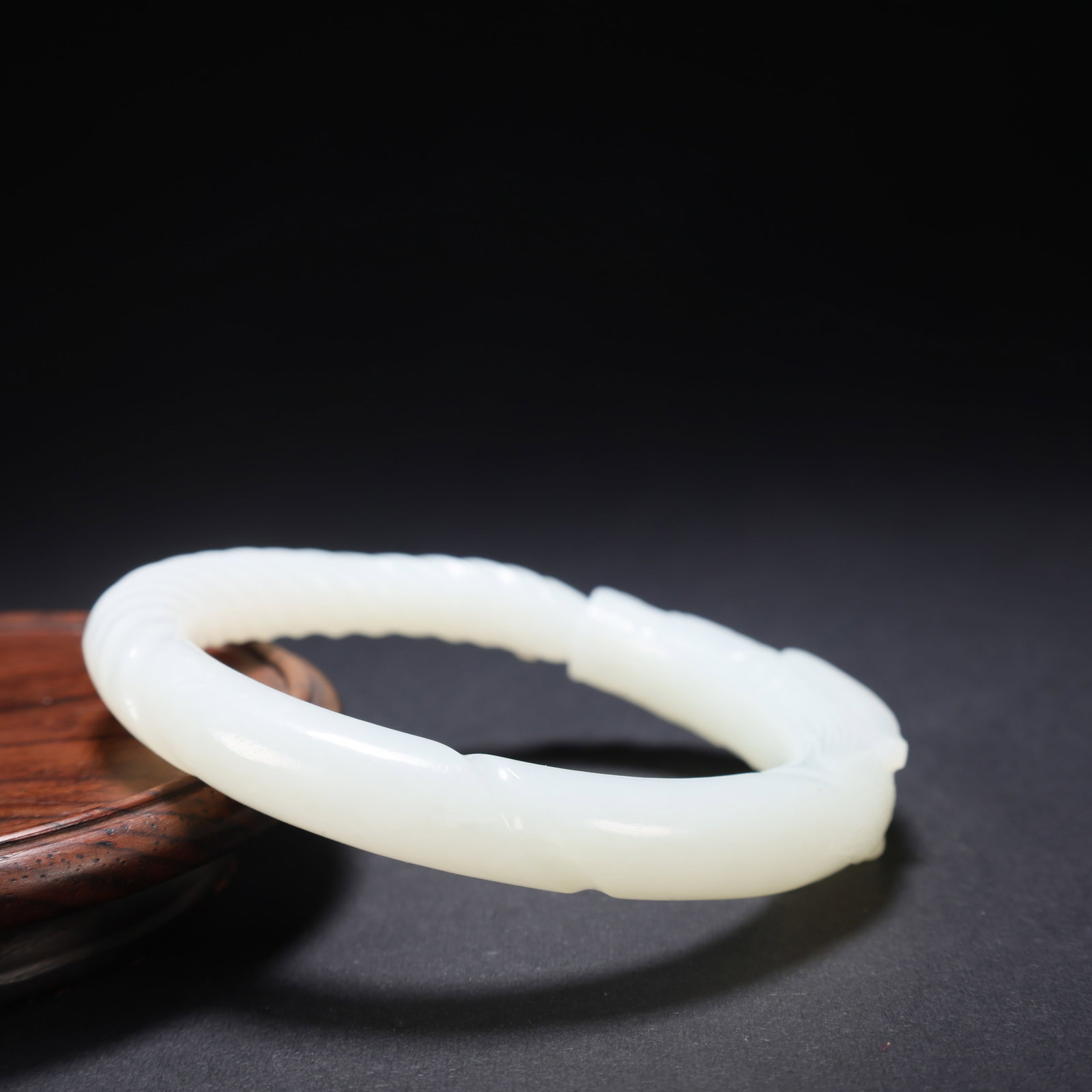 A HETIAN JADE DRAGON-PATTERN BRACELET - 4
